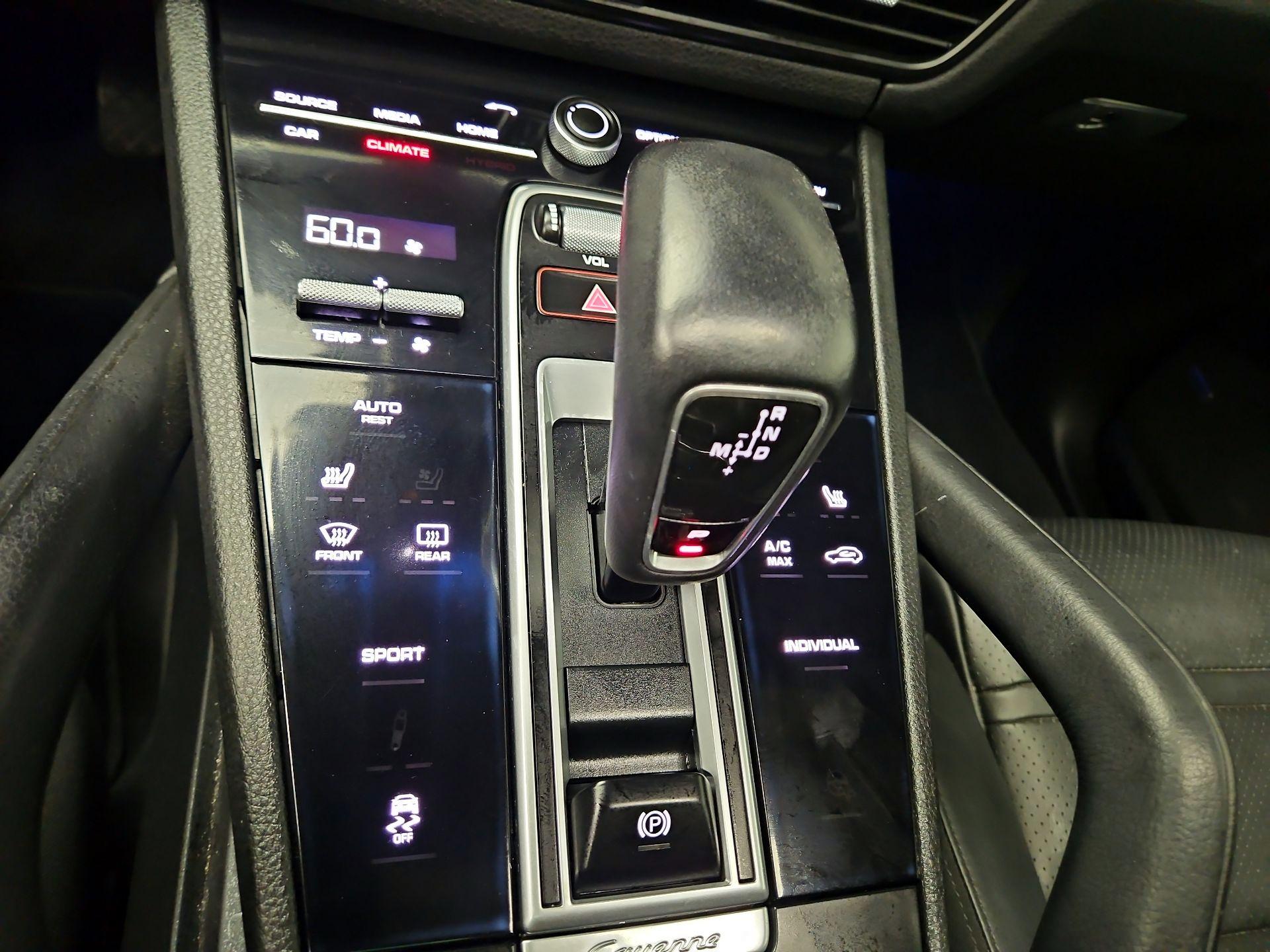 Thumbnail: 2019 Porsche Cayenne - 18