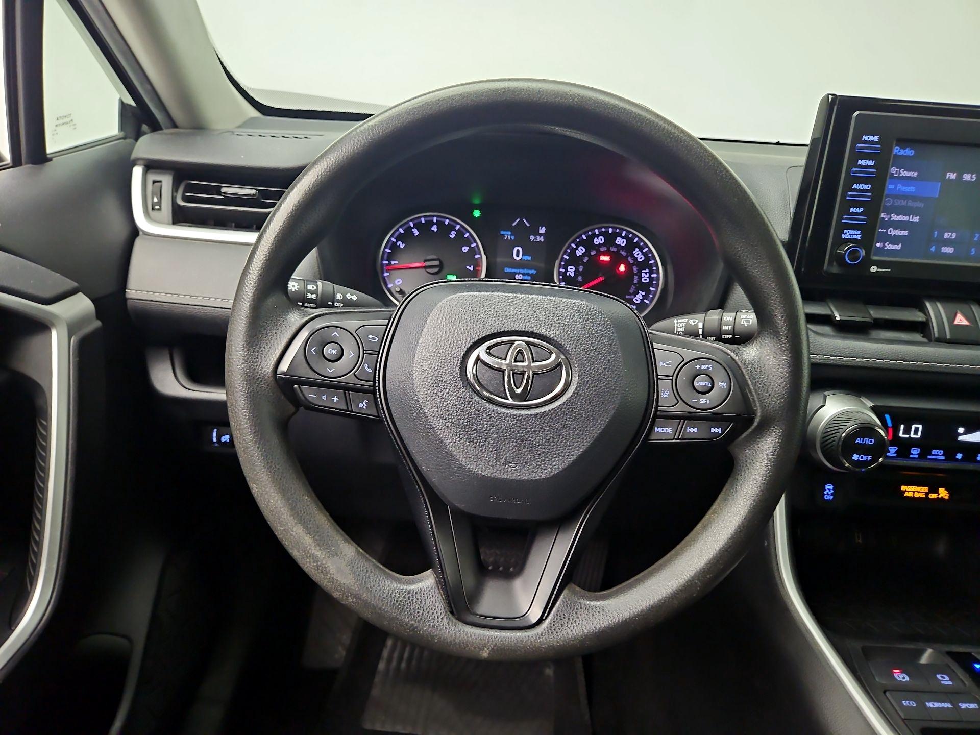 Thumbnail: 2020 Toyota RAV4 - 10