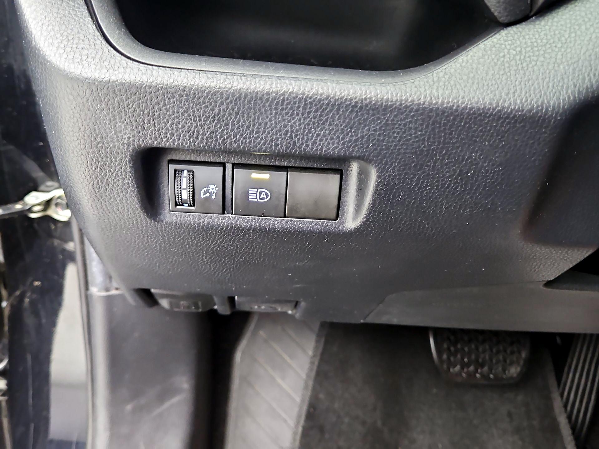 Thumbnail: 2020 Toyota RAV4 - 13