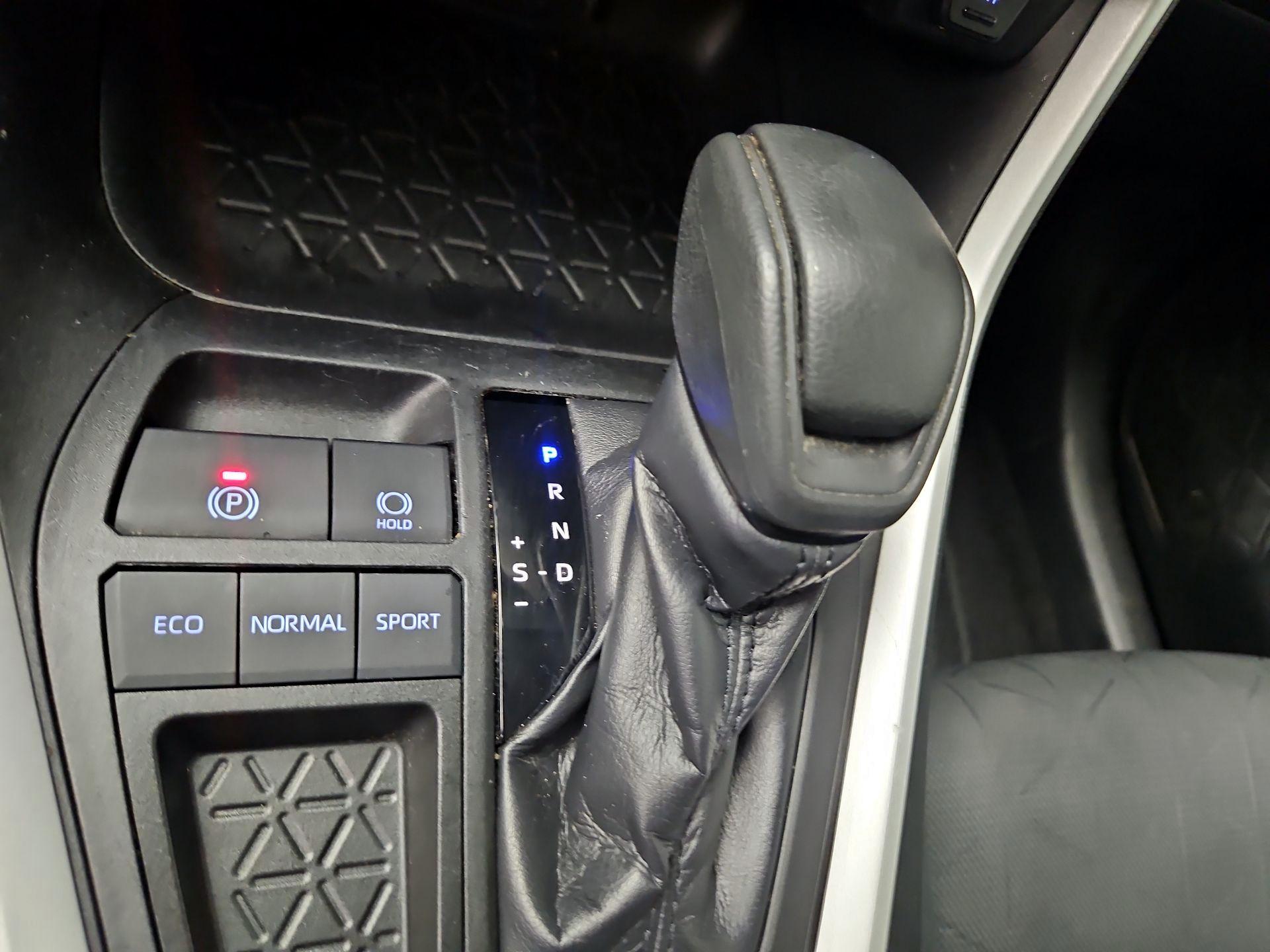 Thumbnail: 2020 Toyota RAV4 - 17