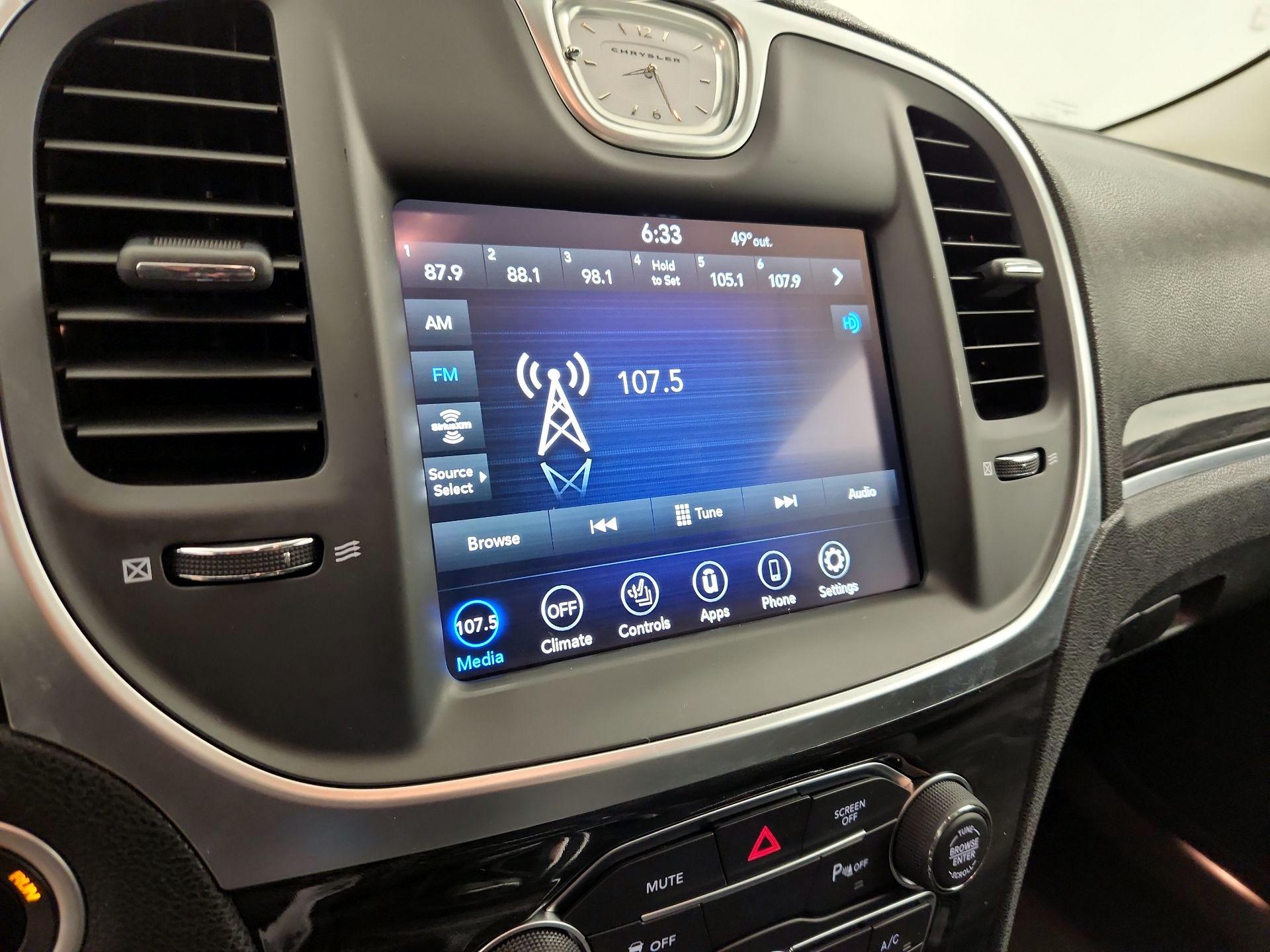 Thumbnail: 2021 Chrysler 300 - 15