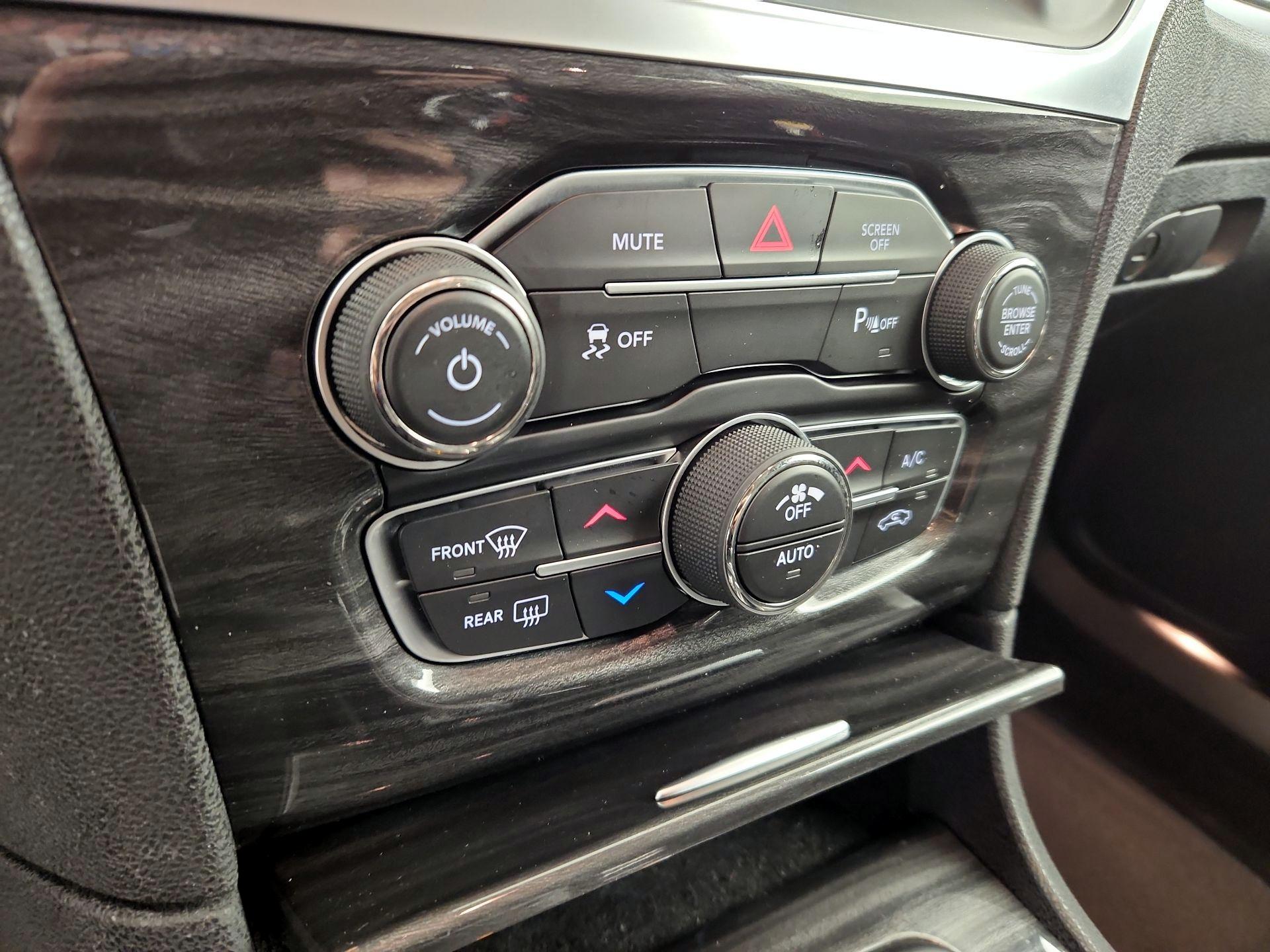 Thumbnail: 2021 Chrysler 300 - 16