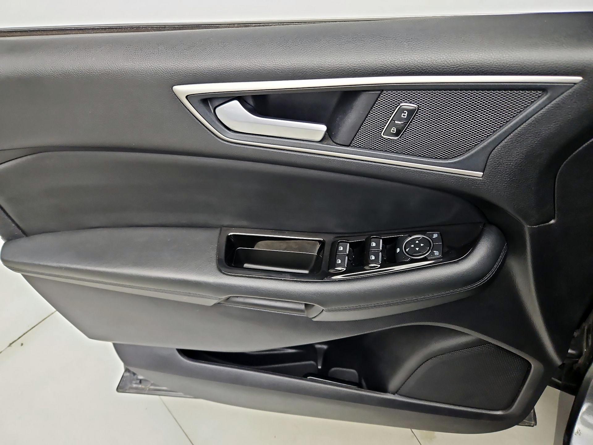 Thumbnail: 2020 Ford Edge - 12