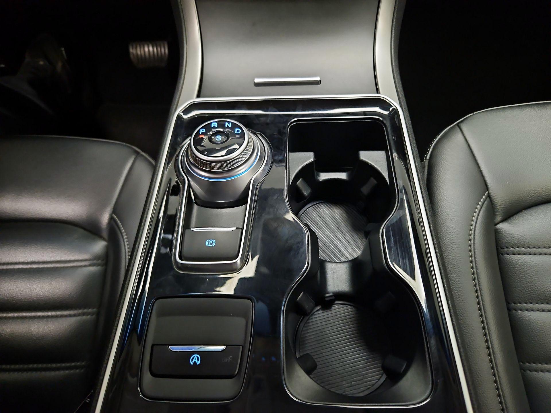 Thumbnail: 2020 Ford Edge - 17