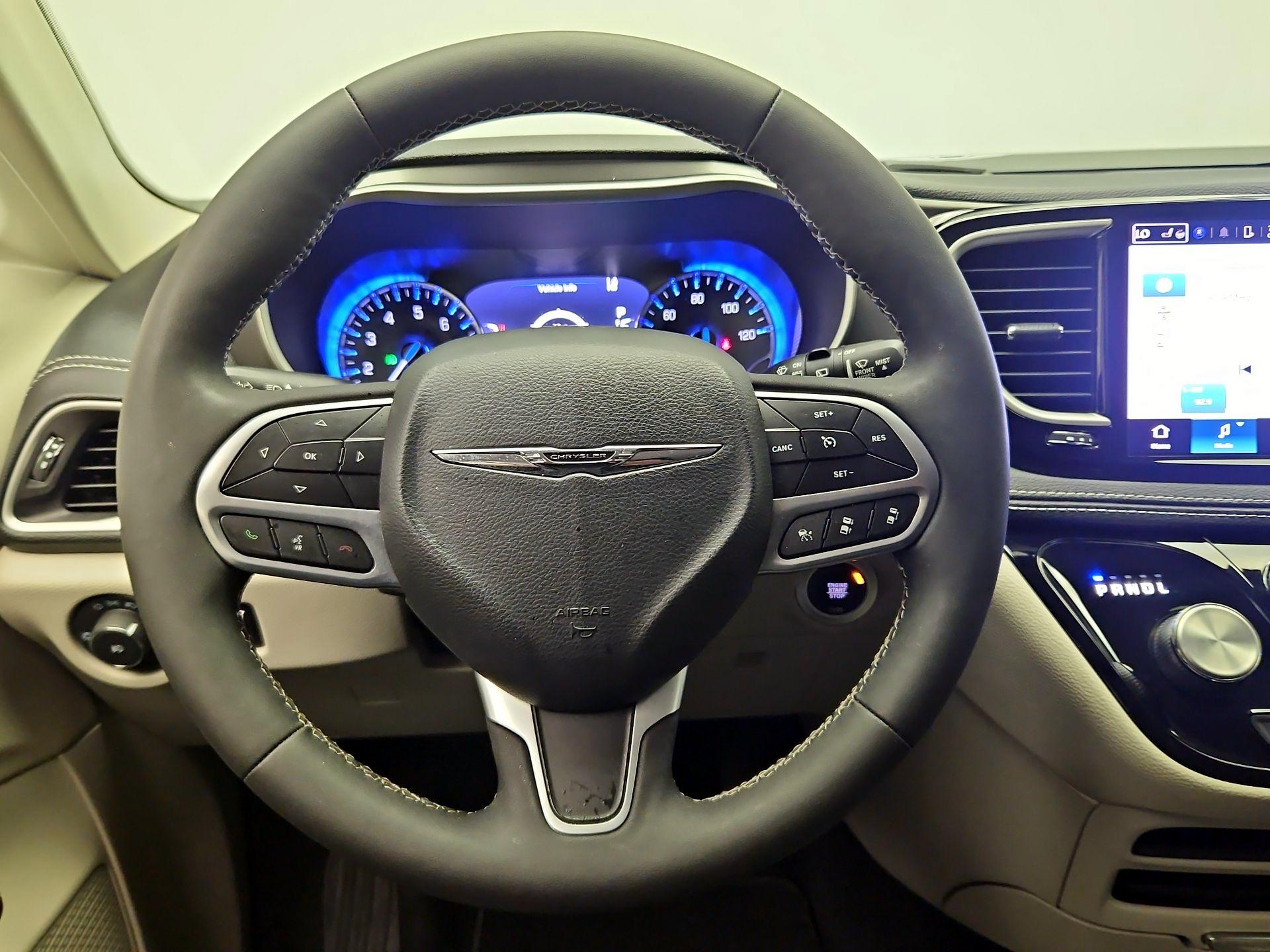 Thumbnail: 2022 Chrysler Pacifica - 10