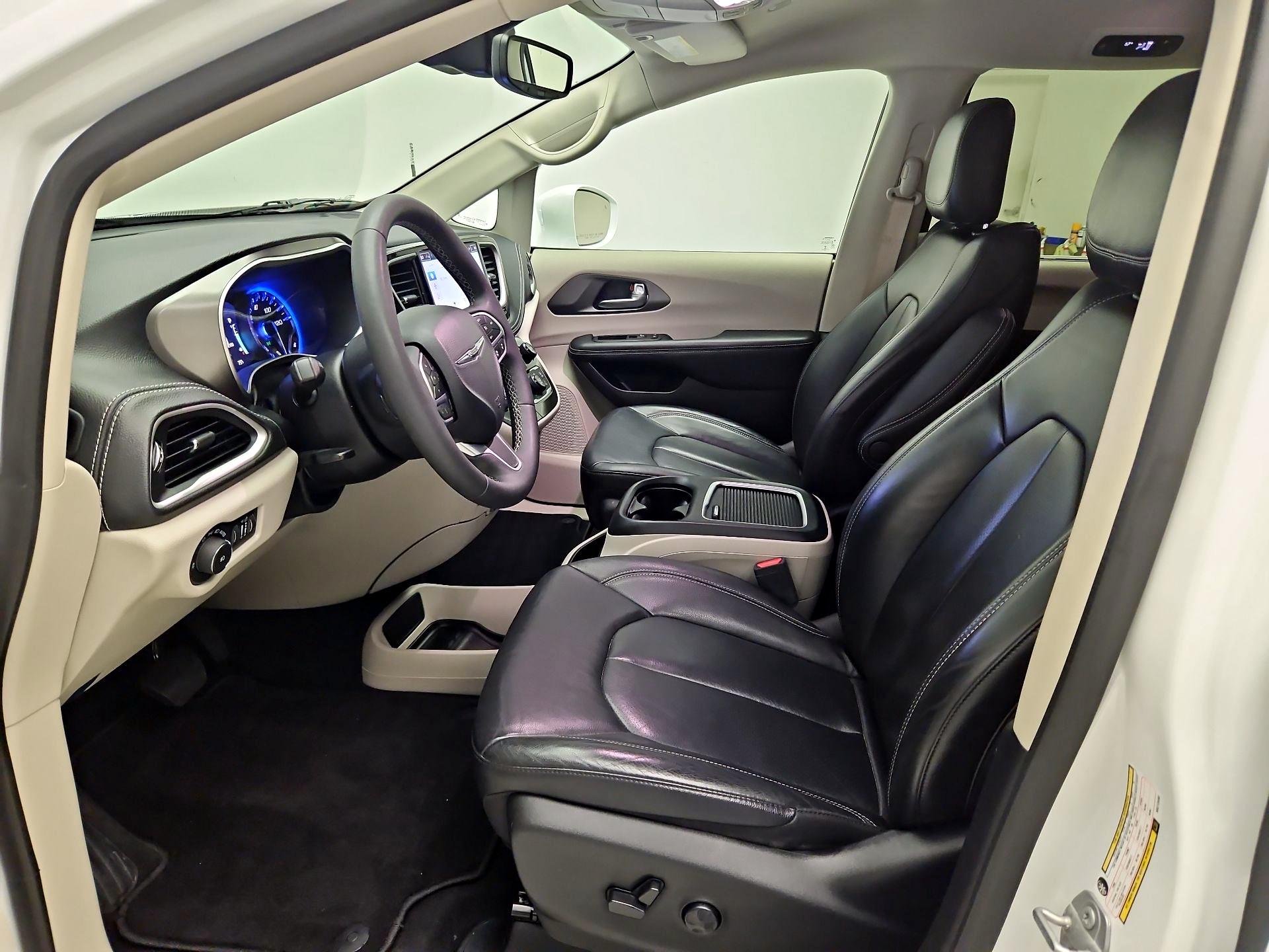 Thumbnail: 2022 Chrysler Pacifica - 11