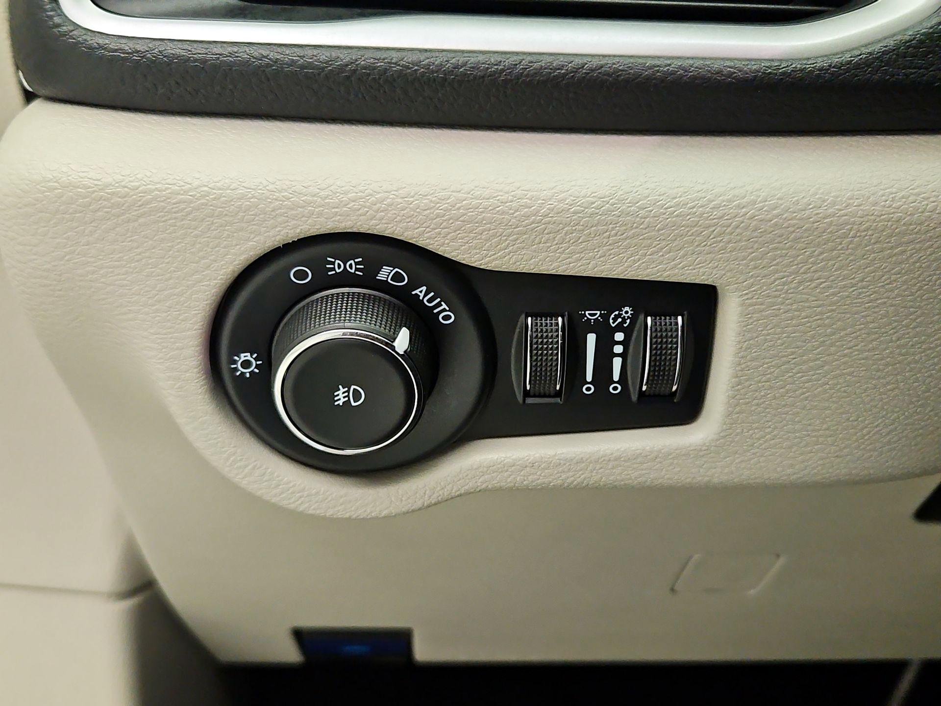 Thumbnail: 2022 Chrysler Pacifica - 13