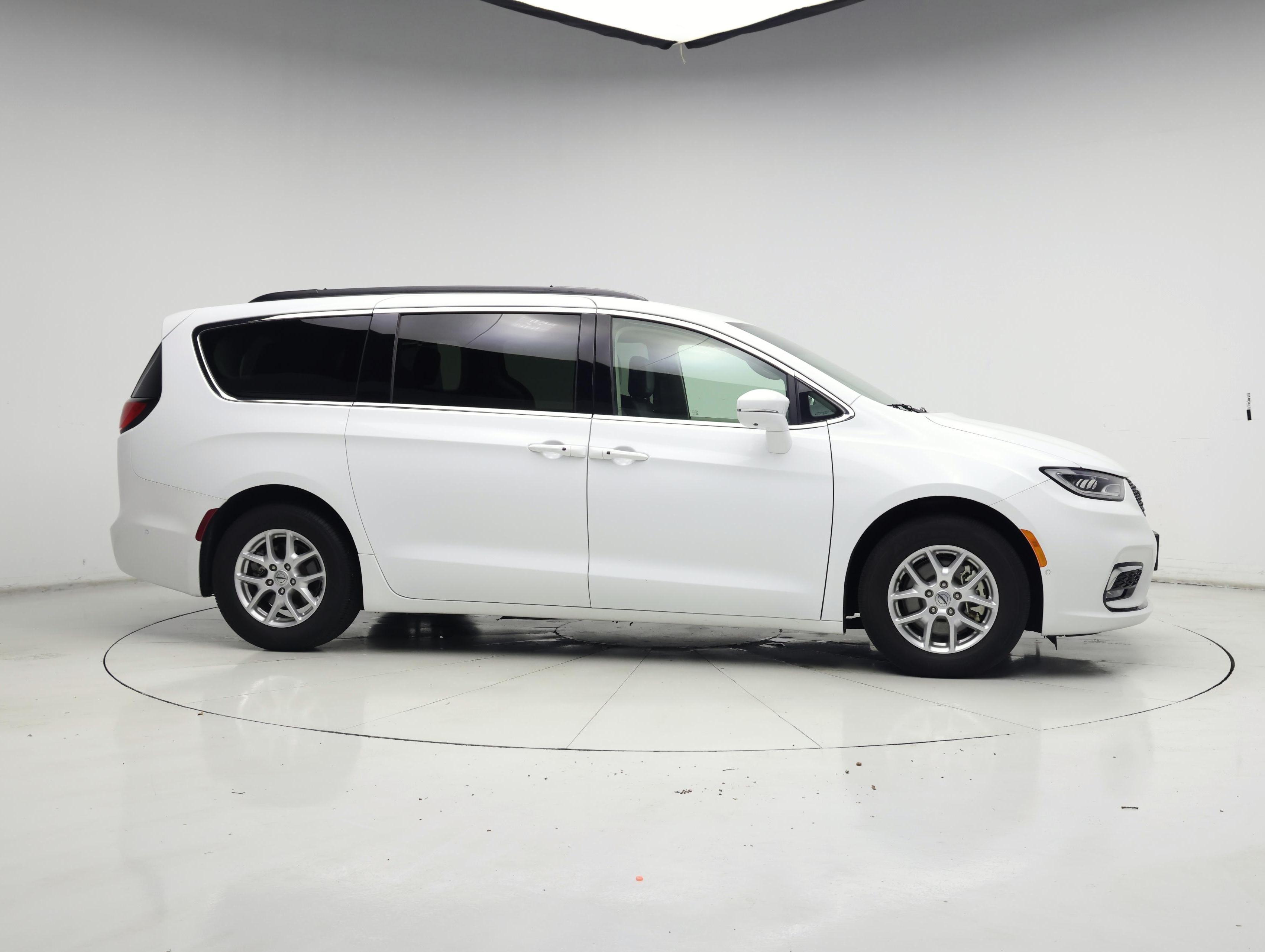 Thumbnail: 2022 Chrysler Pacifica - 7