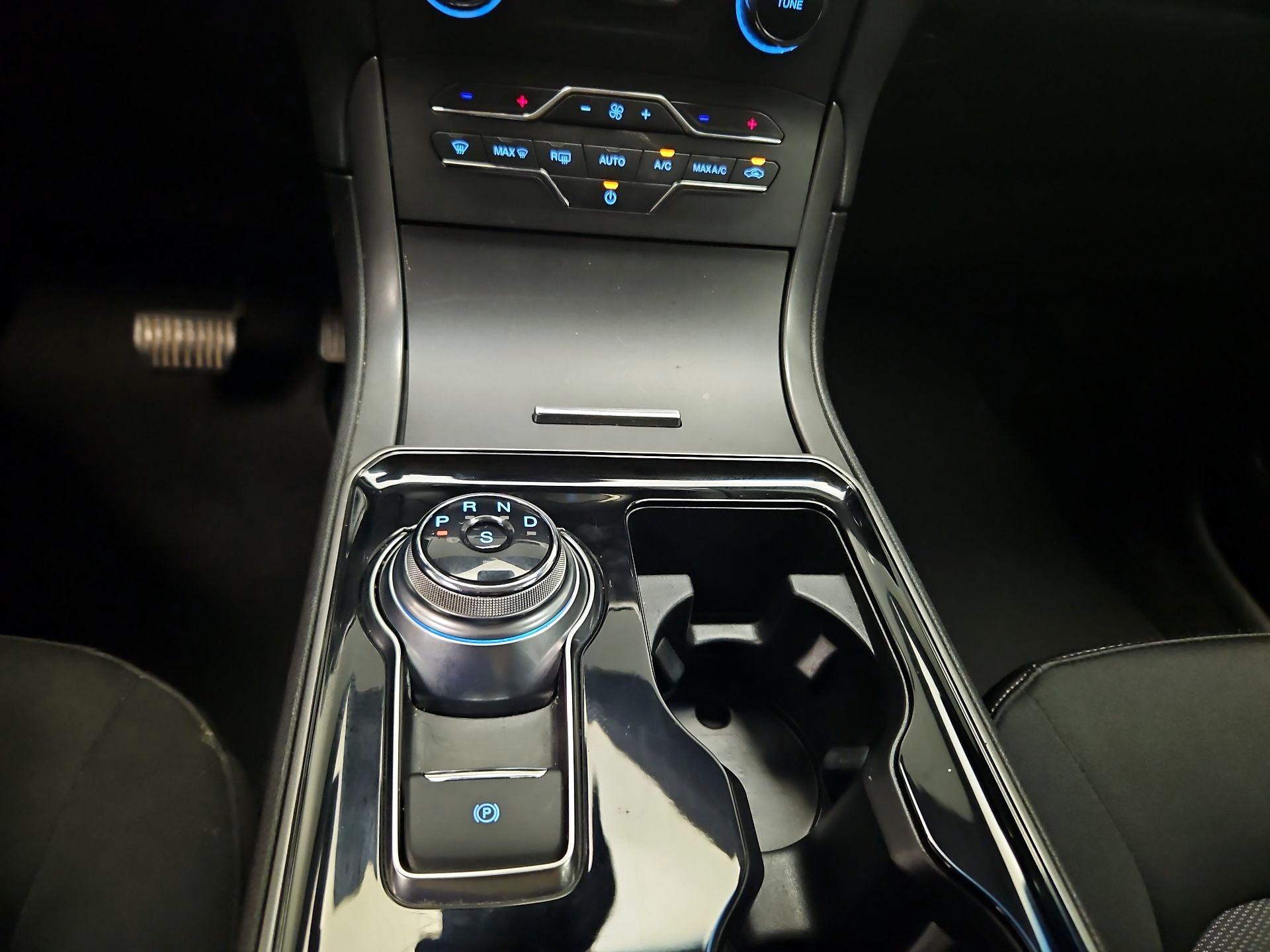 Thumbnail: 2020 Ford Edge - 16