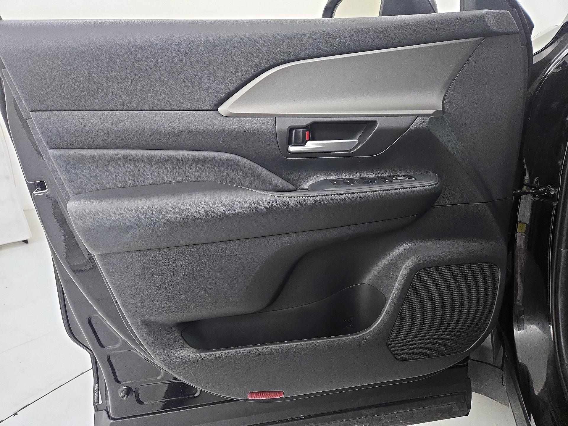 Thumbnail: 2025 Toyota Grand Highlander - 12