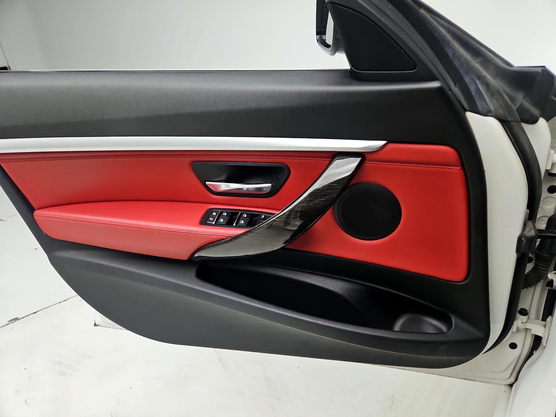 Thumbnail: 2018 BMW 3 Series - 12