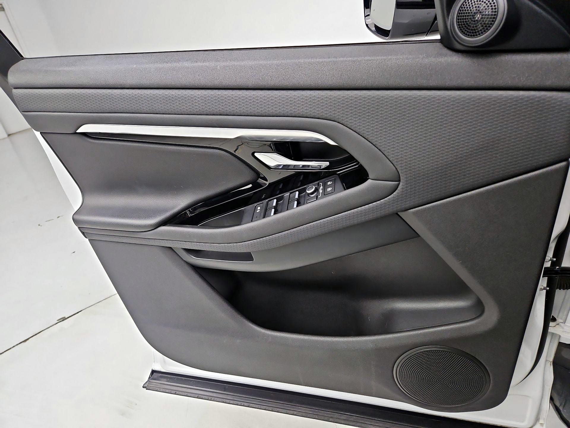 Thumbnail: 2021 Land Rover Range Rover Evoque - 12