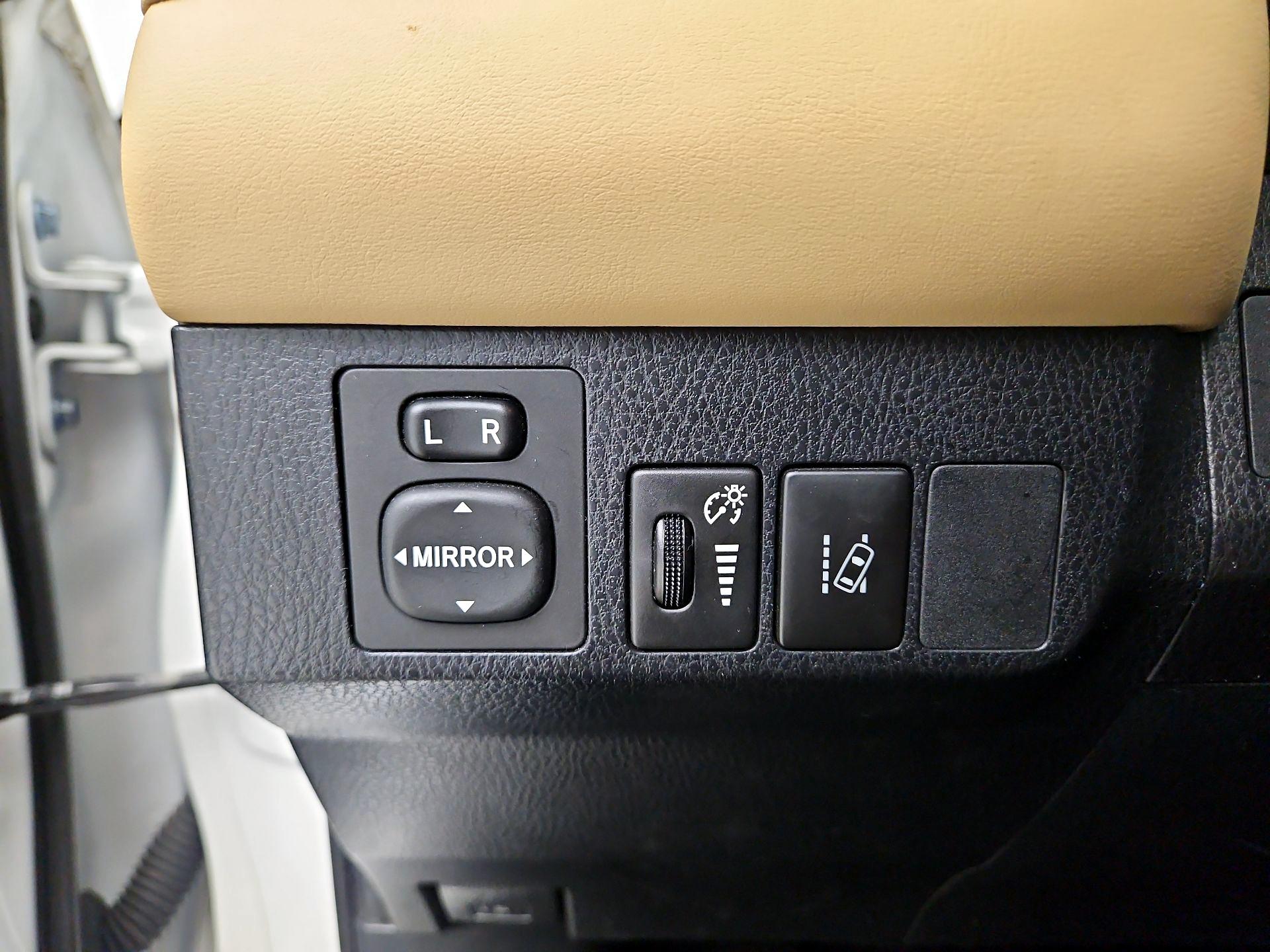 Thumbnail: 2017 Toyota RAV4 - 13