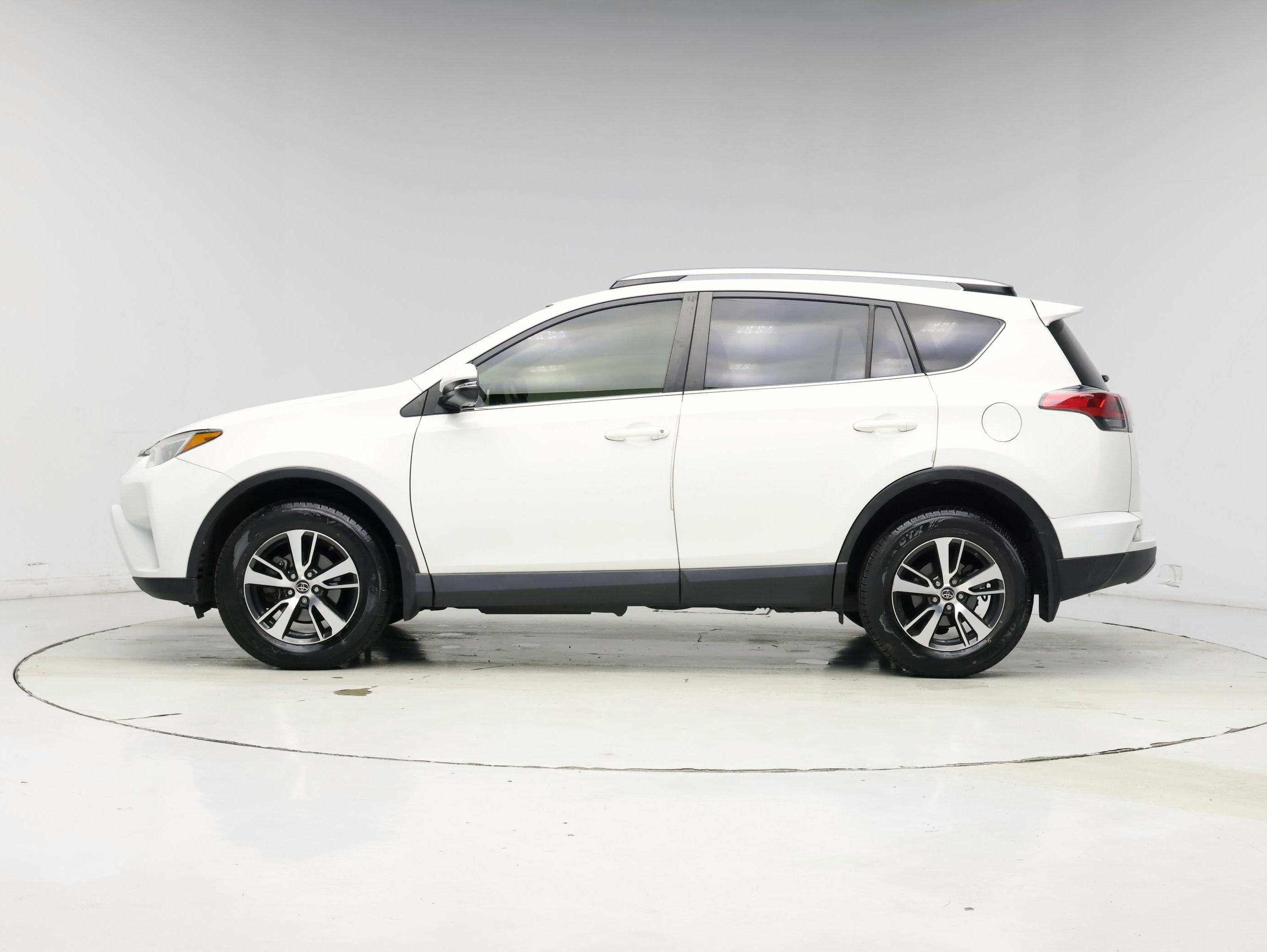 Thumbnail: 2017 Toyota RAV4 - 3