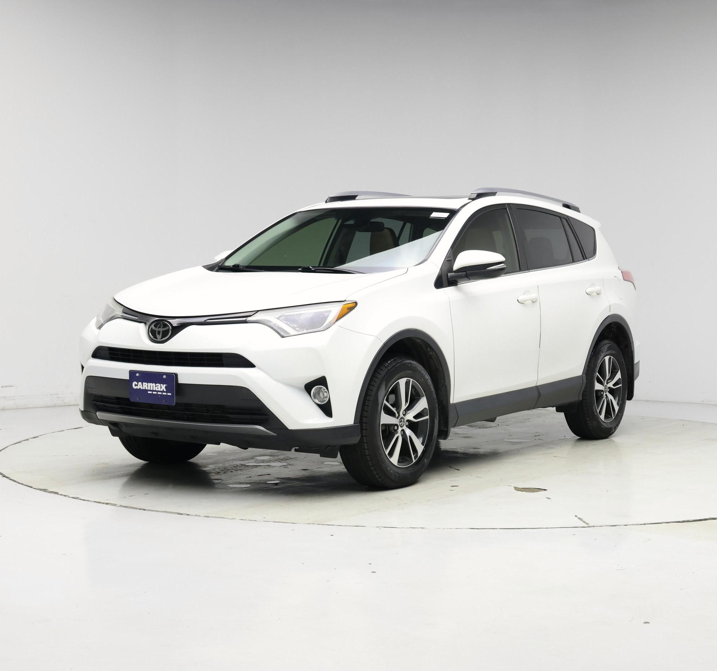 Thumbnail: 2017 Toyota RAV4 - 4