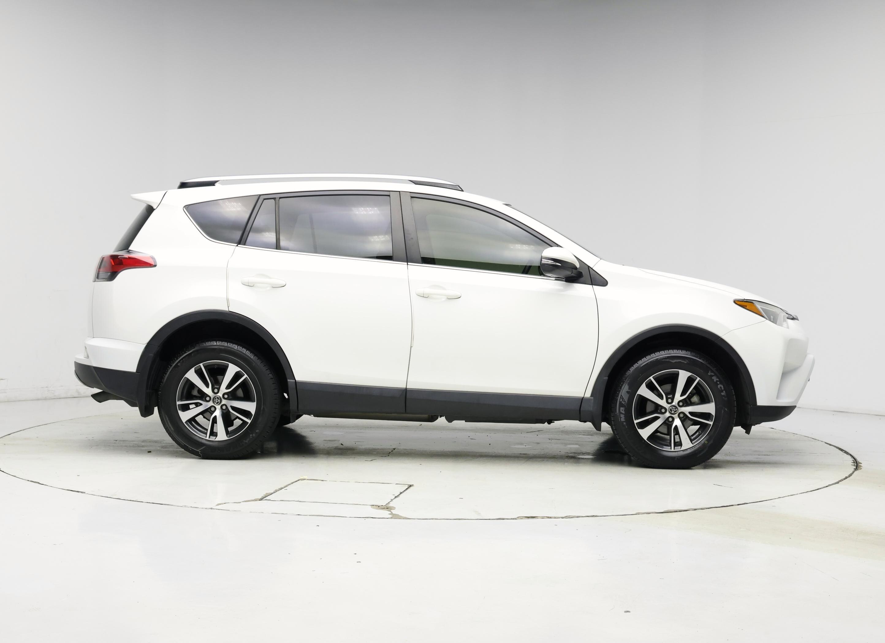 Thumbnail: 2017 Toyota RAV4 - 7