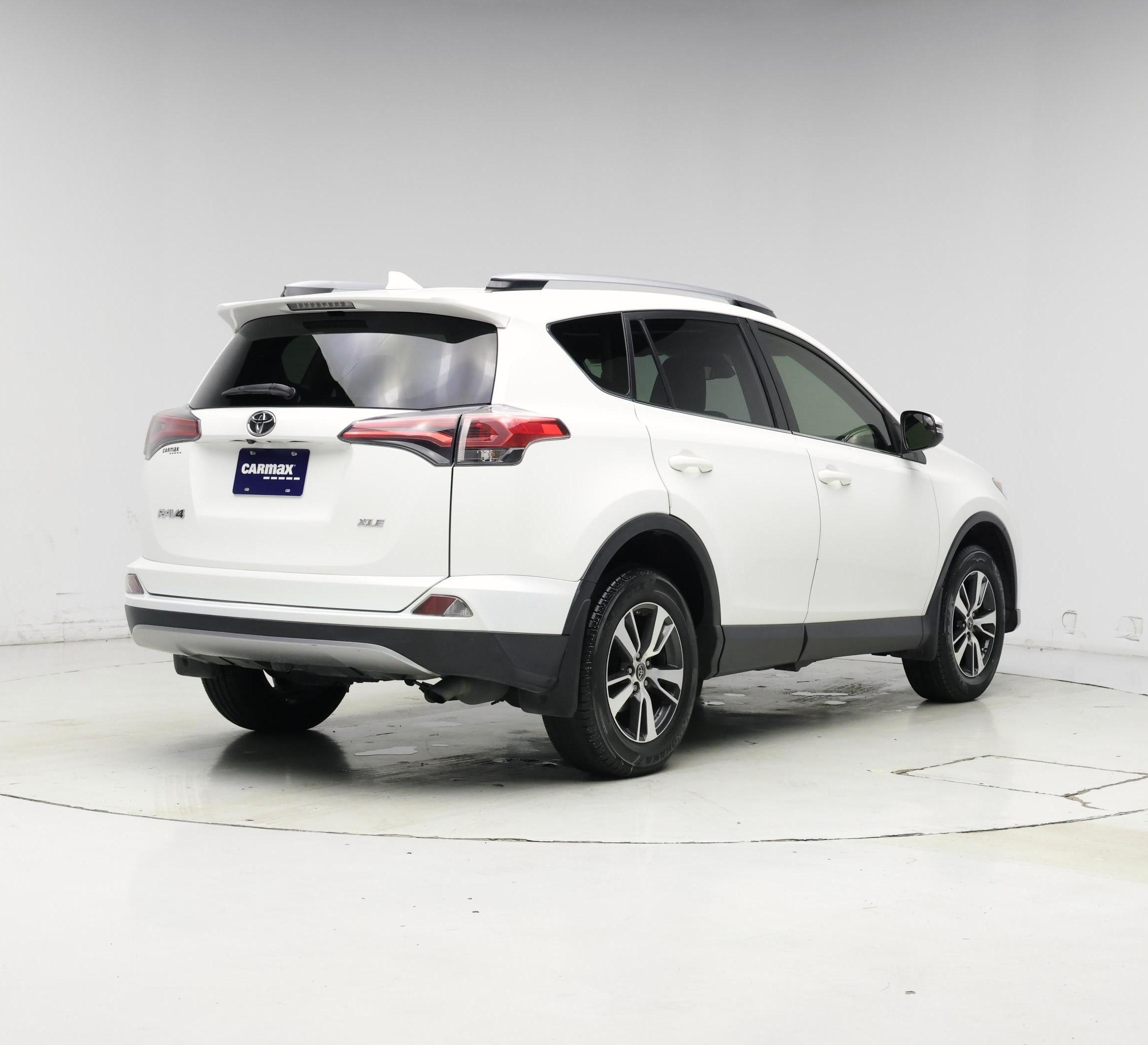 Thumbnail: 2017 Toyota RAV4 - 8