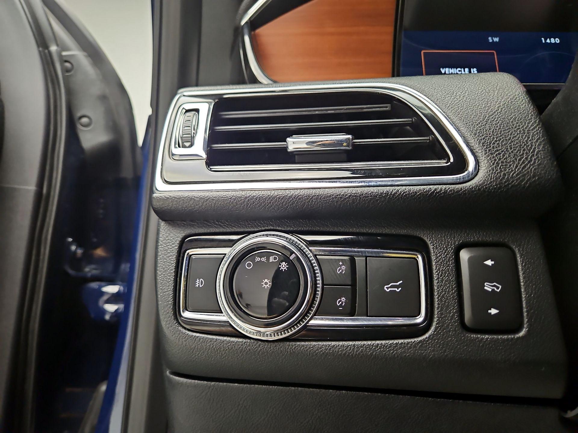 Thumbnail: 2020 Lincoln Navigator - 13