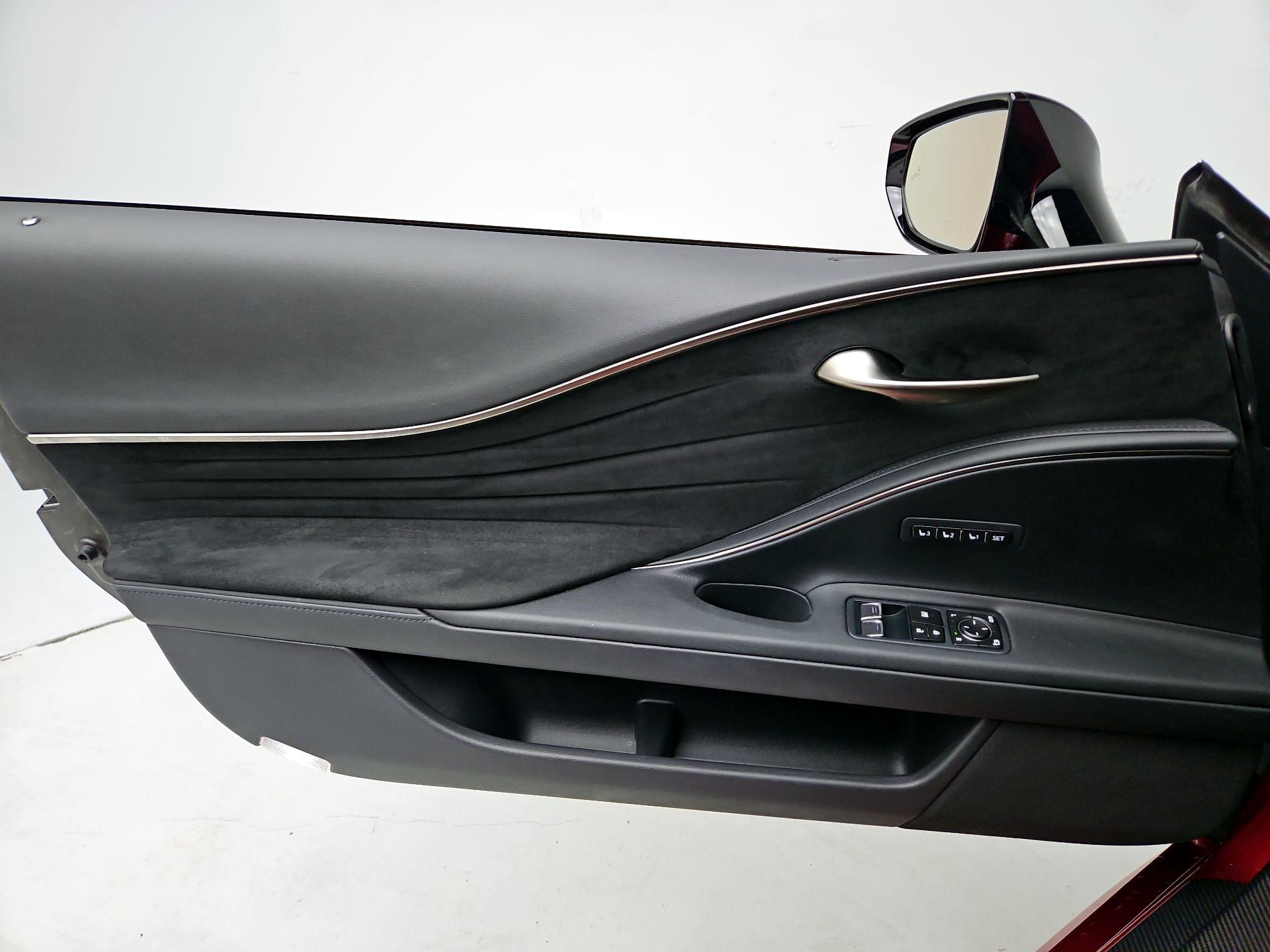 Thumbnail: 2021 Lexus LC - 12