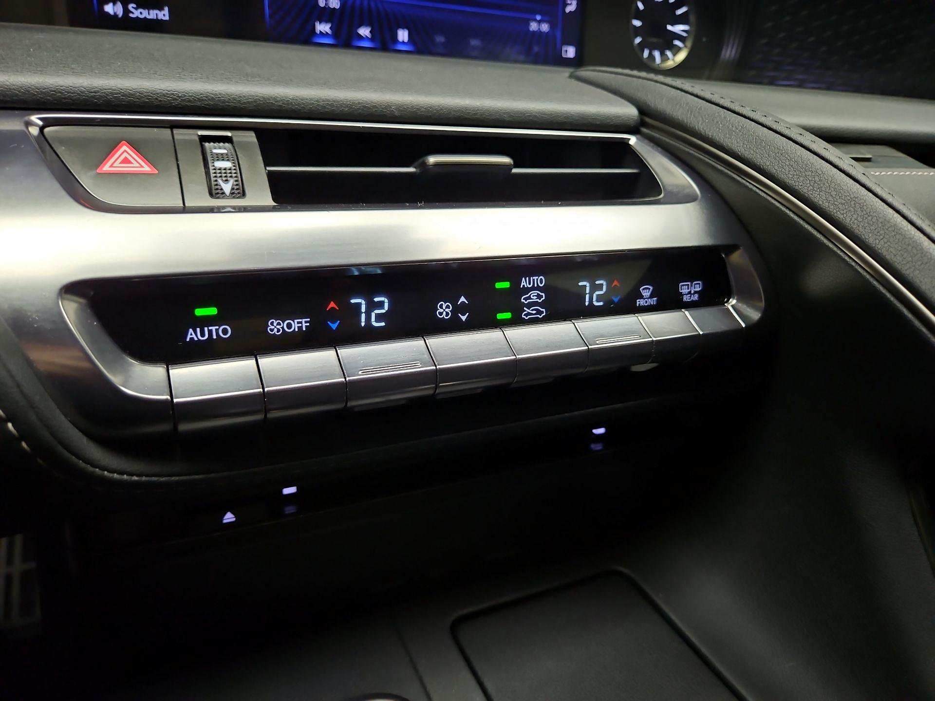 Thumbnail: 2021 Lexus LC - 17