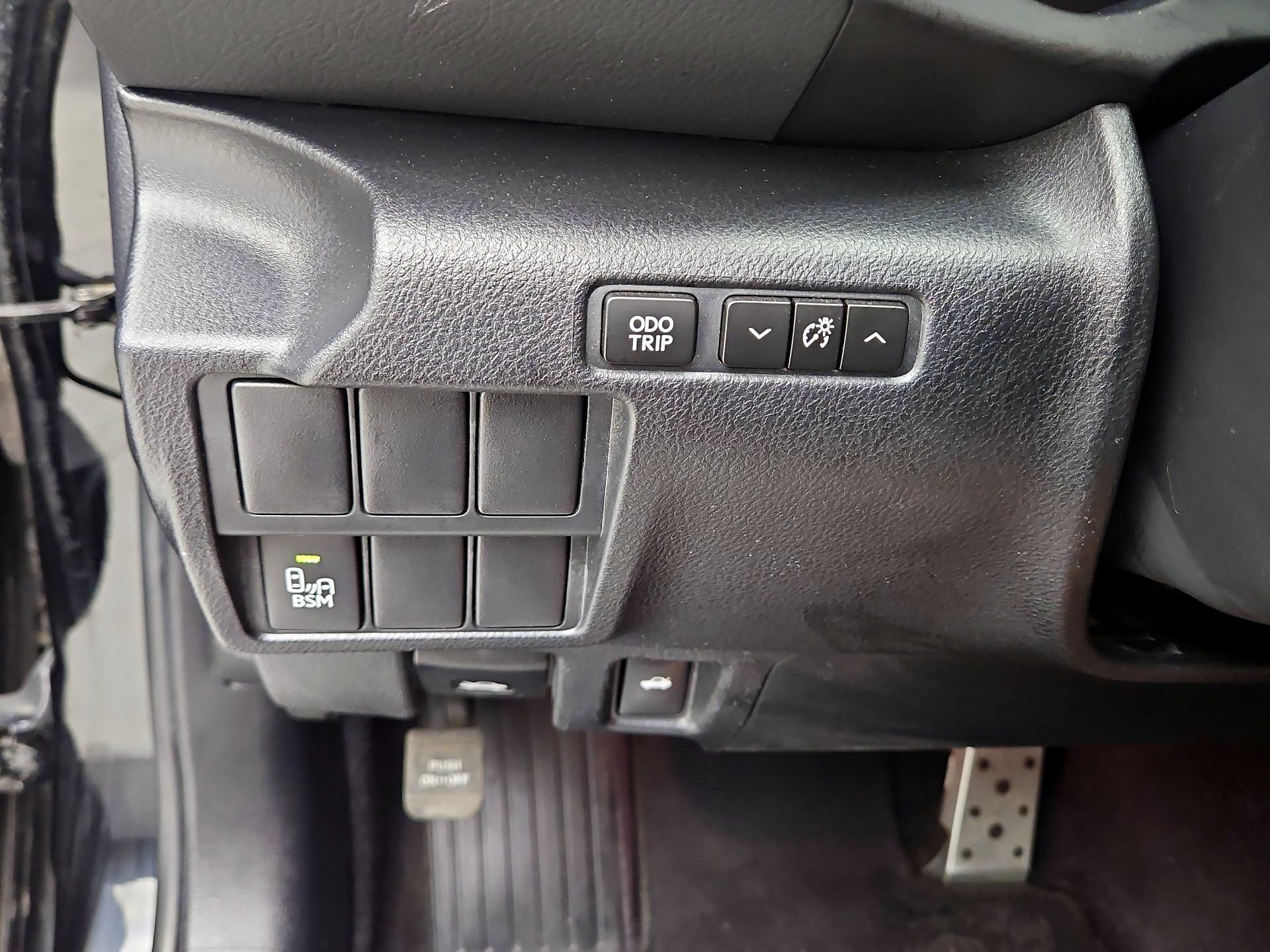 Thumbnail: 2014 Lexus IS - 13