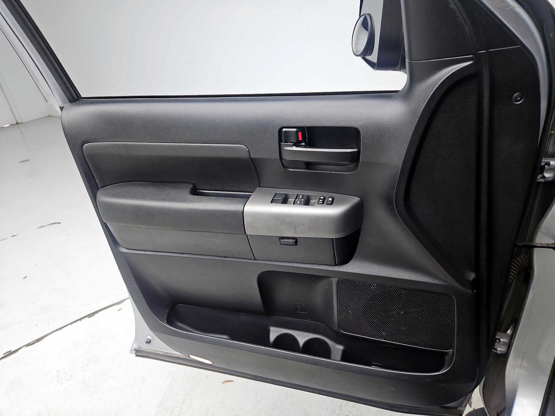 Thumbnail: 2015 Toyota Sequoia - 12