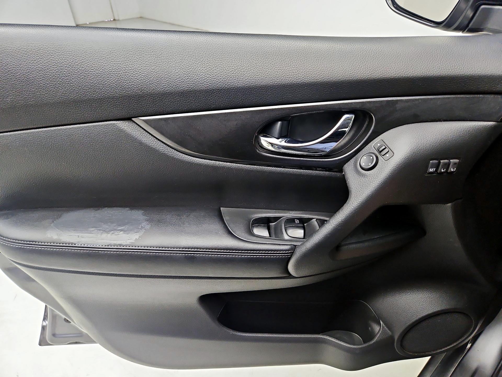 Thumbnail: 2018 Nissan Rogue - 12