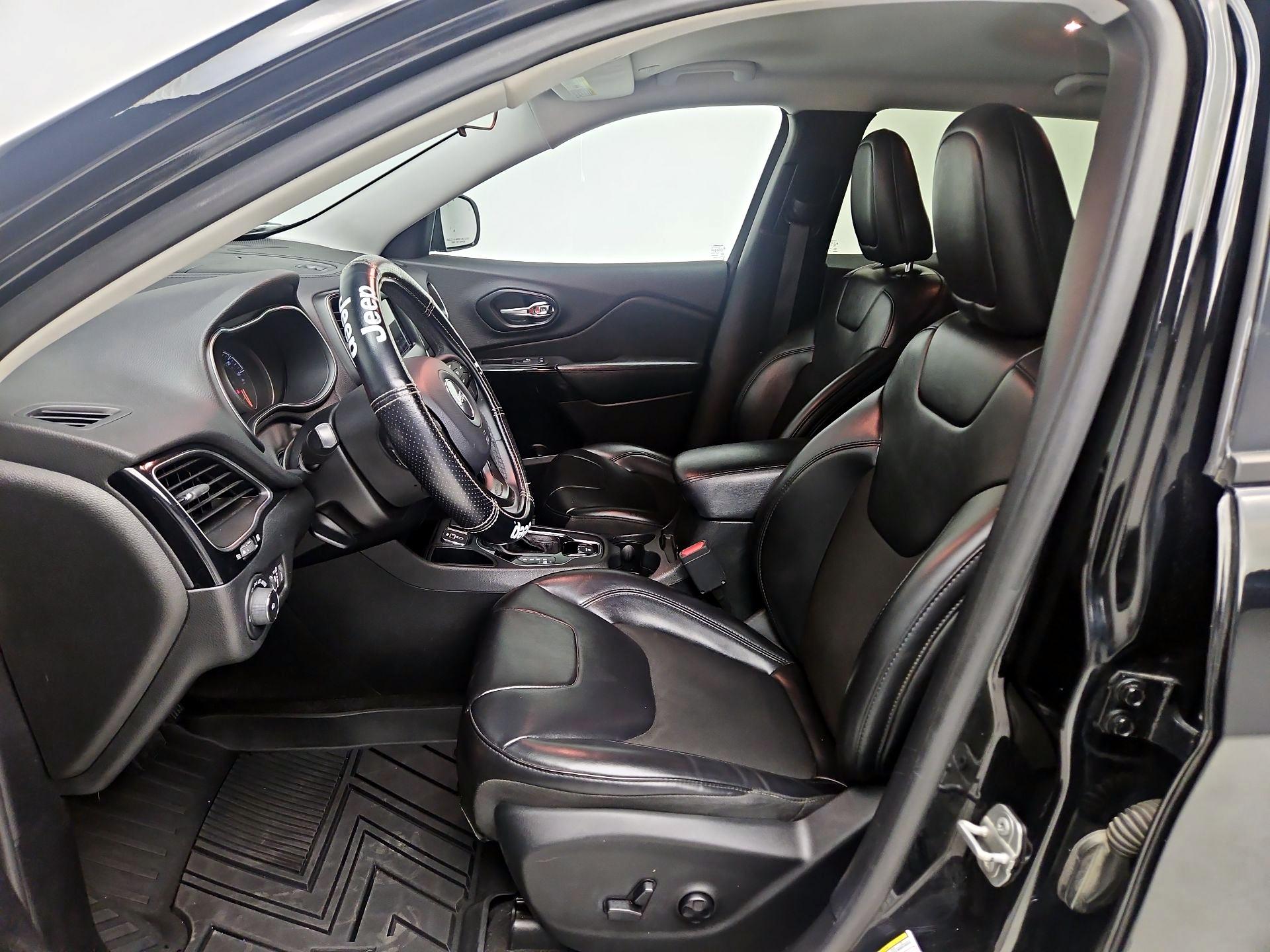 Thumbnail: 2020 Jeep Cherokee - 11