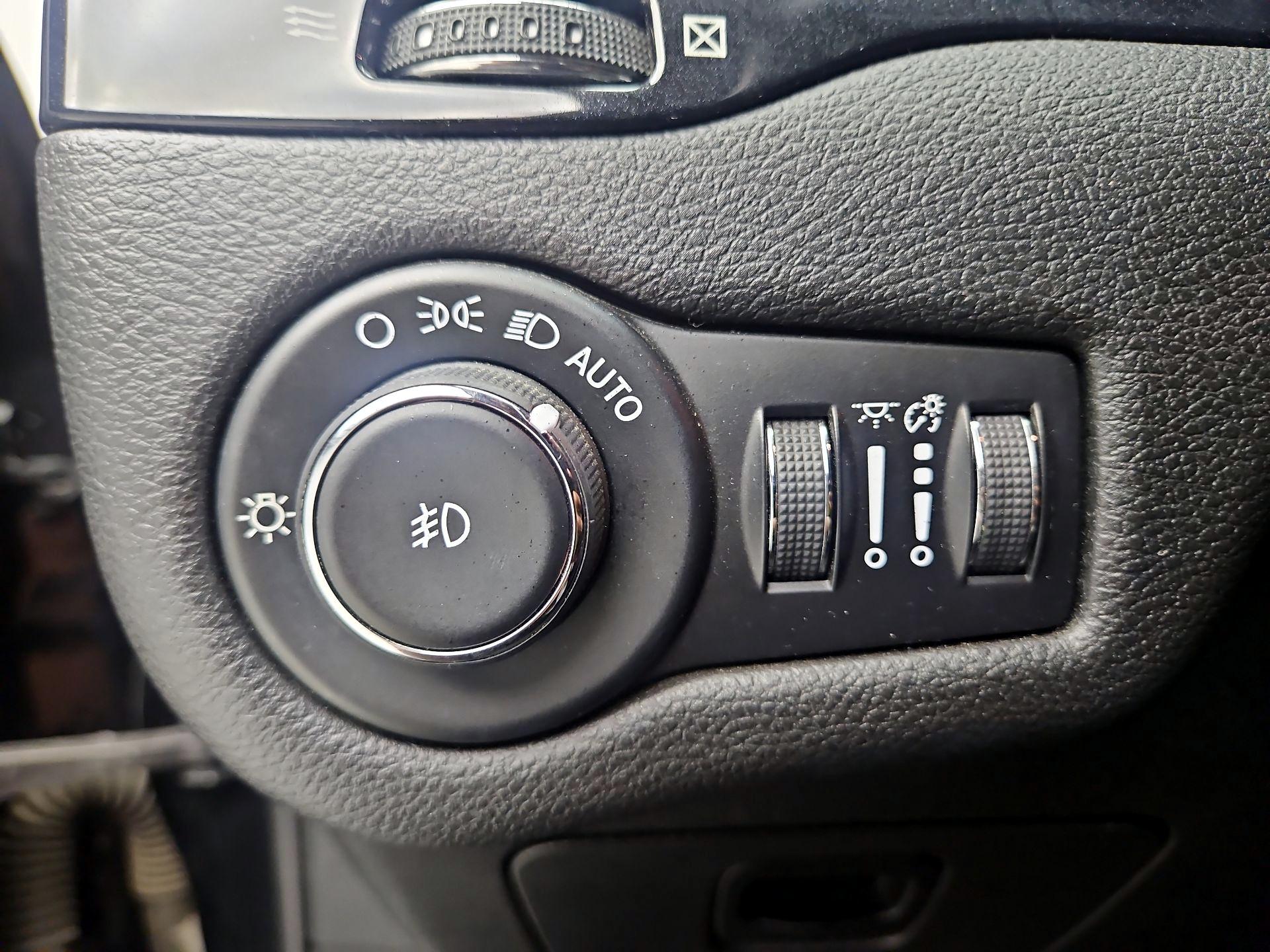 Thumbnail: 2020 Jeep Cherokee - 13