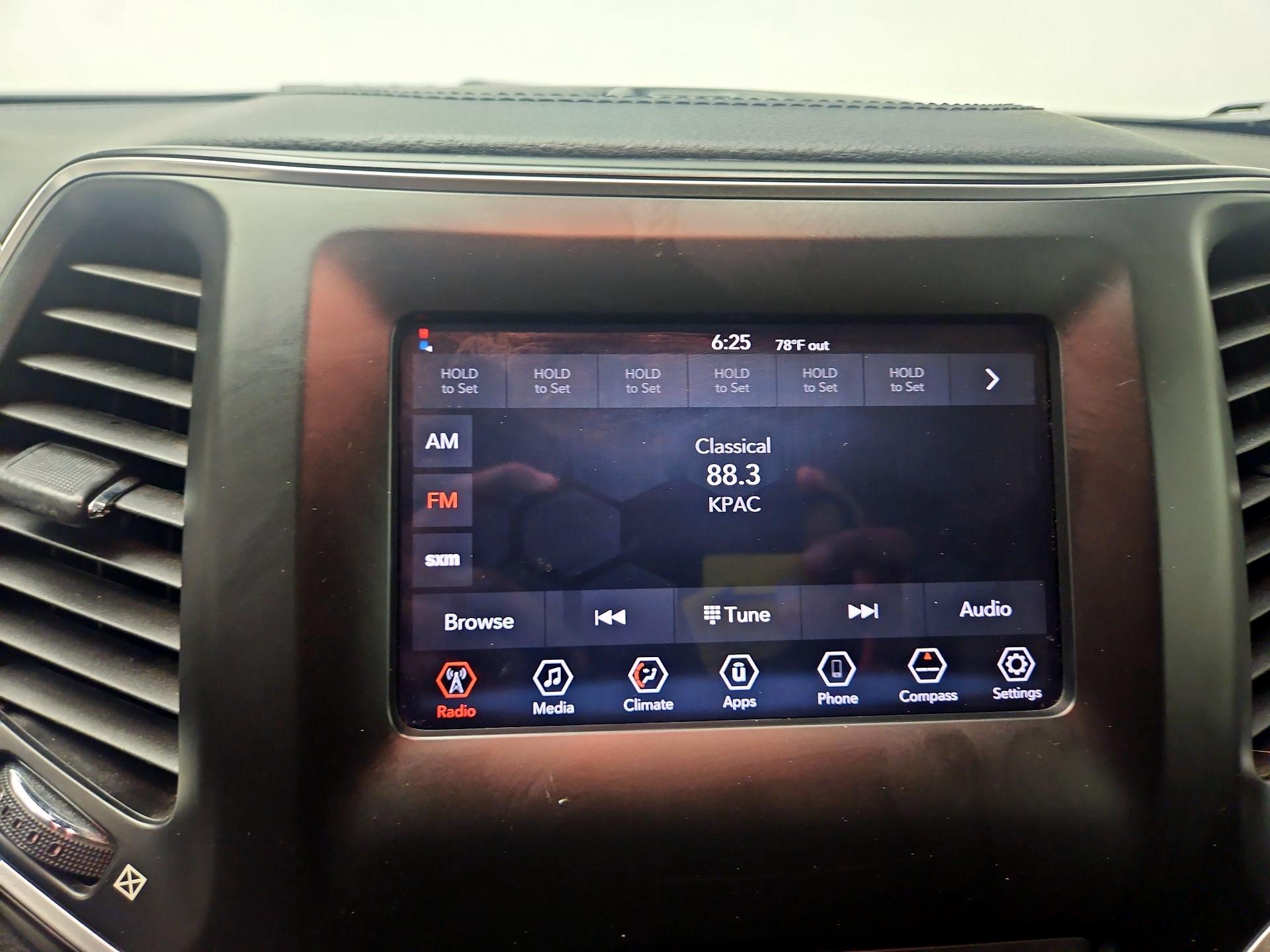 Thumbnail: 2020 Jeep Cherokee - 15