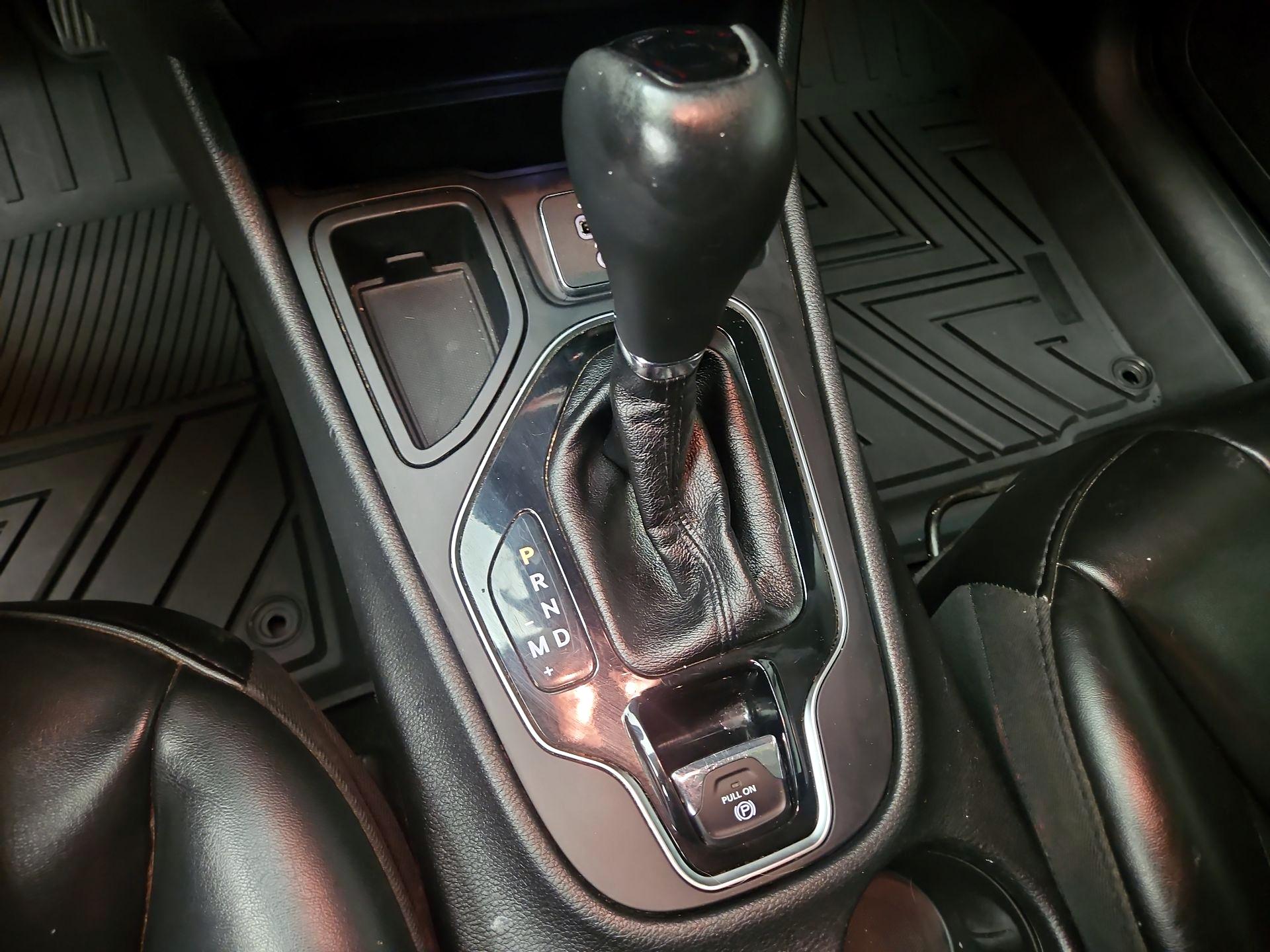 Thumbnail: 2020 Jeep Cherokee - 17