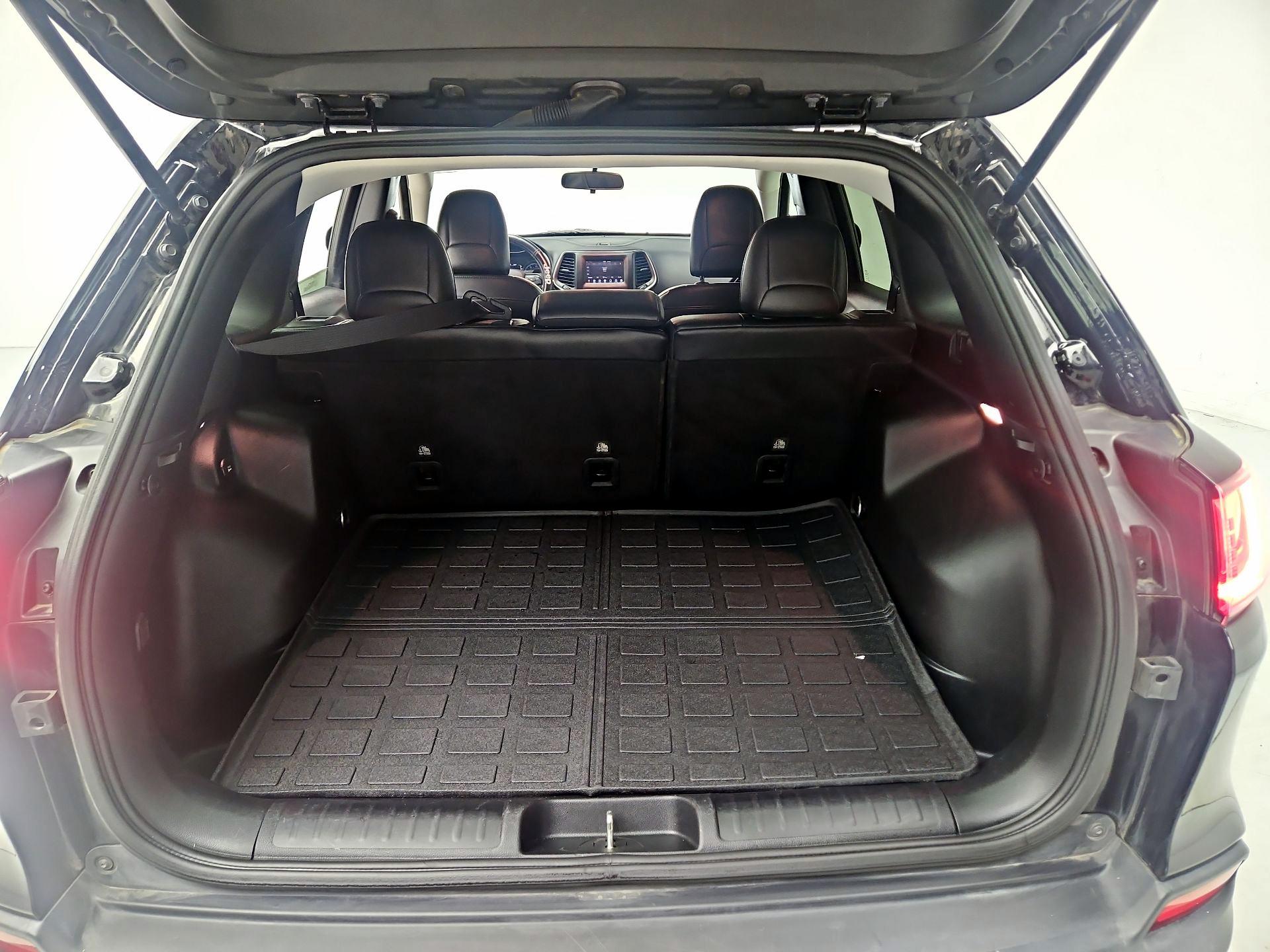 Thumbnail: 2020 Jeep Cherokee - 20