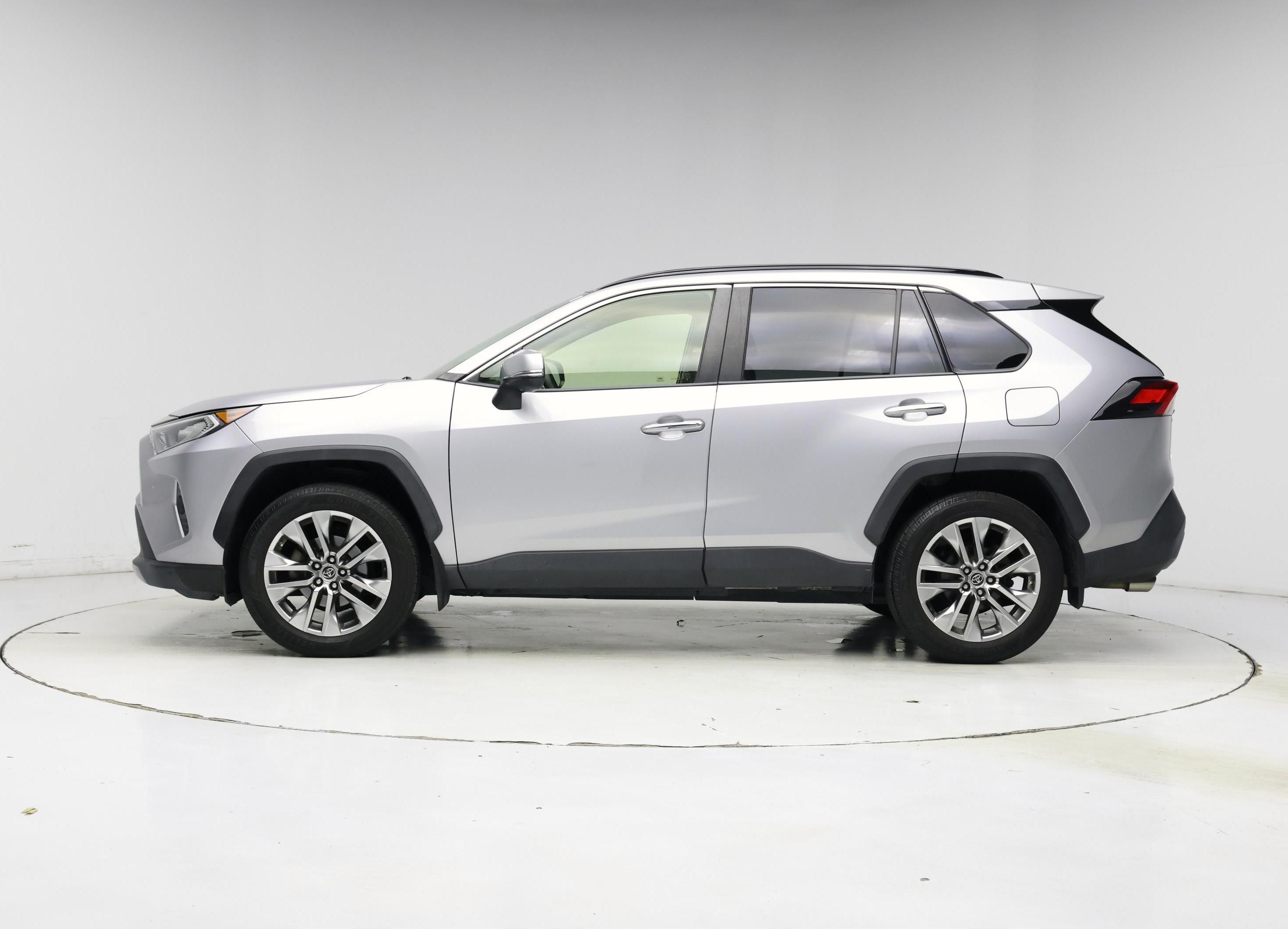 Thumbnail: 2019 Toyota RAV4 - 3