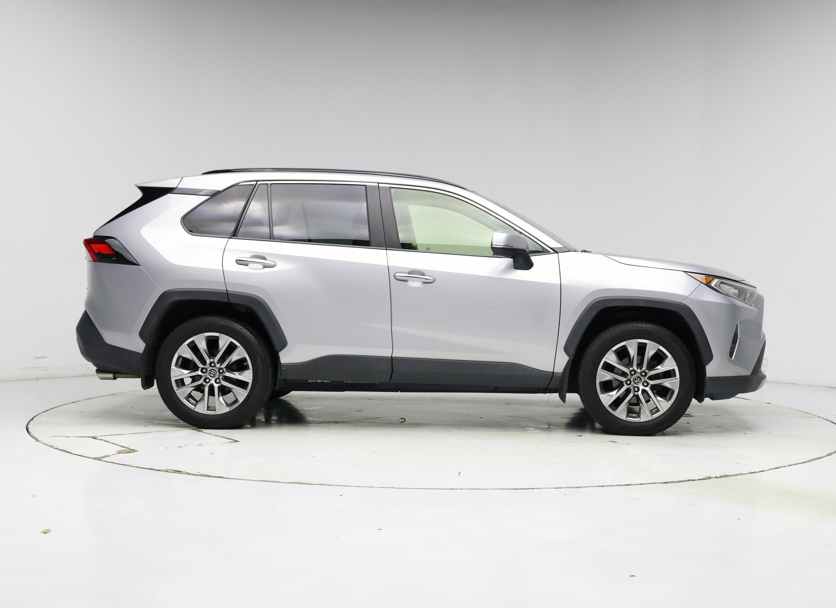 Thumbnail: 2019 Toyota RAV4 - 7