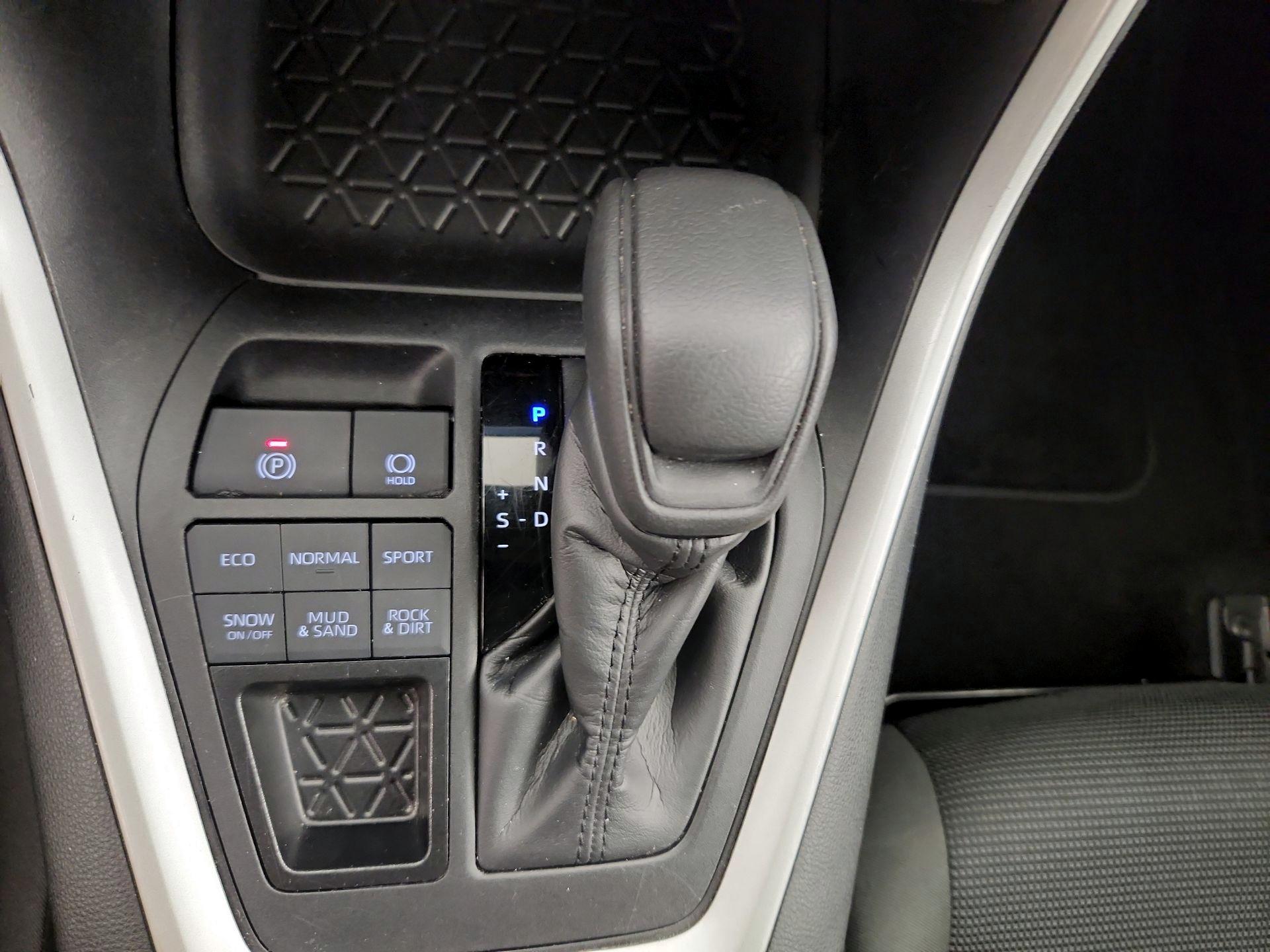 Thumbnail: 2024 Toyota RAV4 - 17