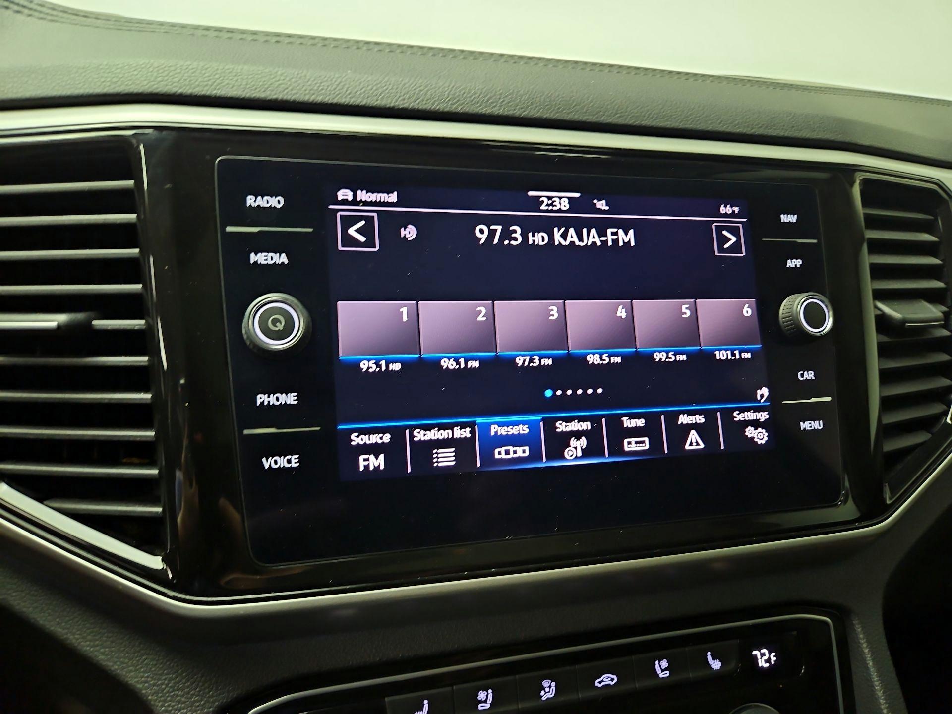 Thumbnail: 2022 Volkswagen Atlas - 16