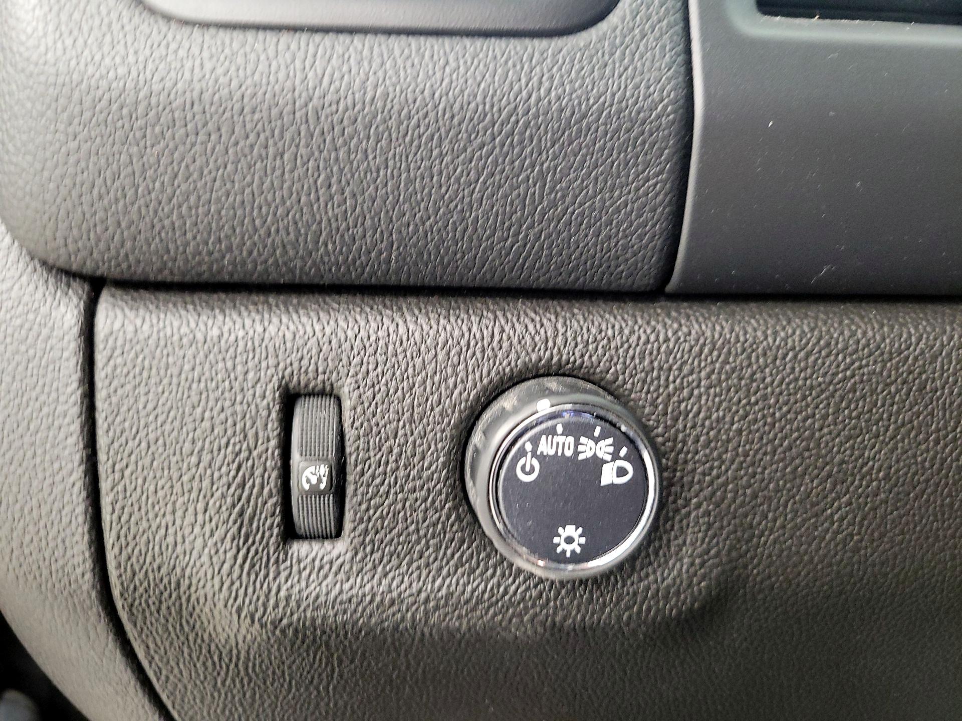 Thumbnail: 2022 Chevrolet Colorado - 13