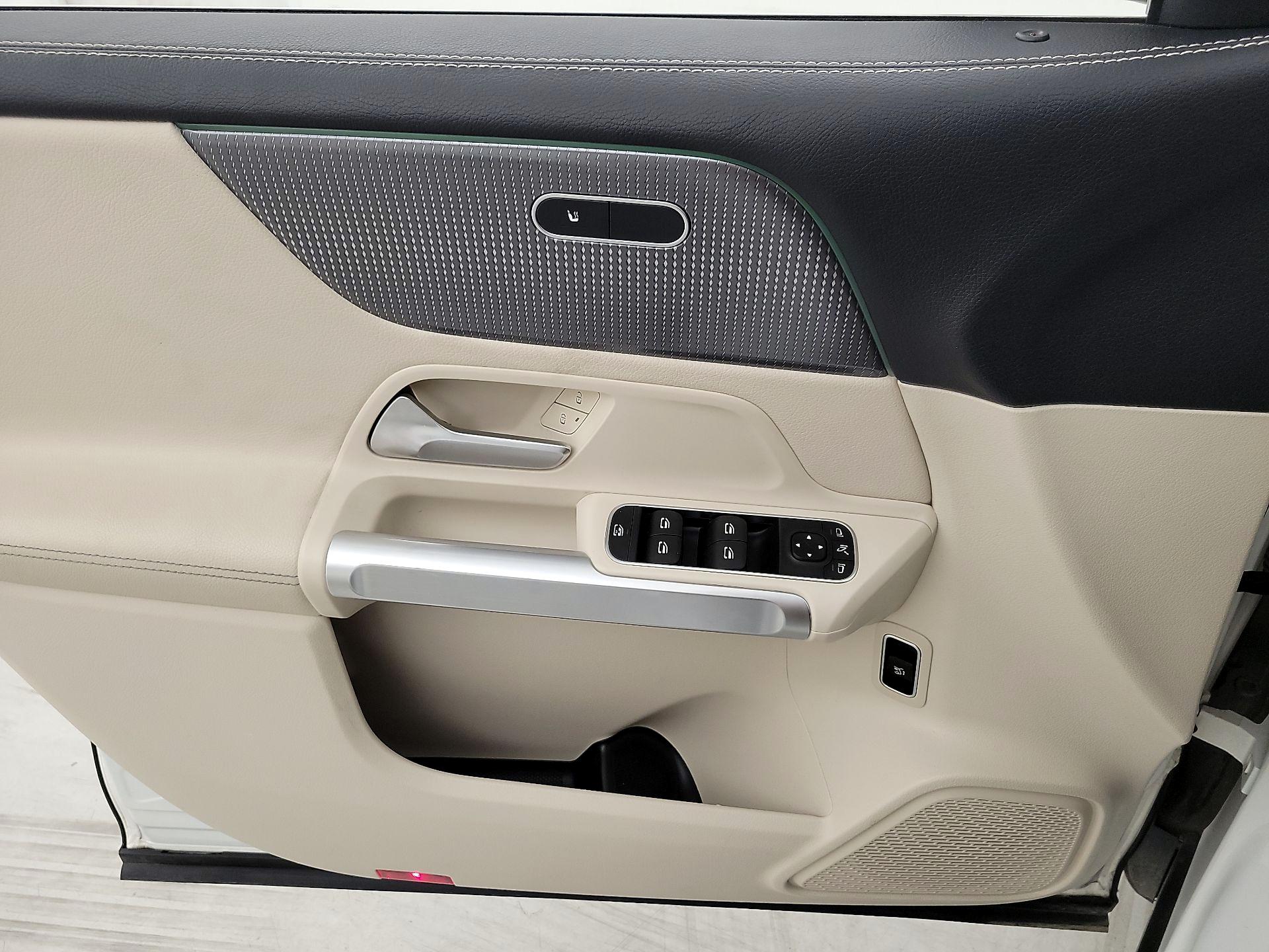 Thumbnail: 2022 Mercedes-Benz GLB - 12