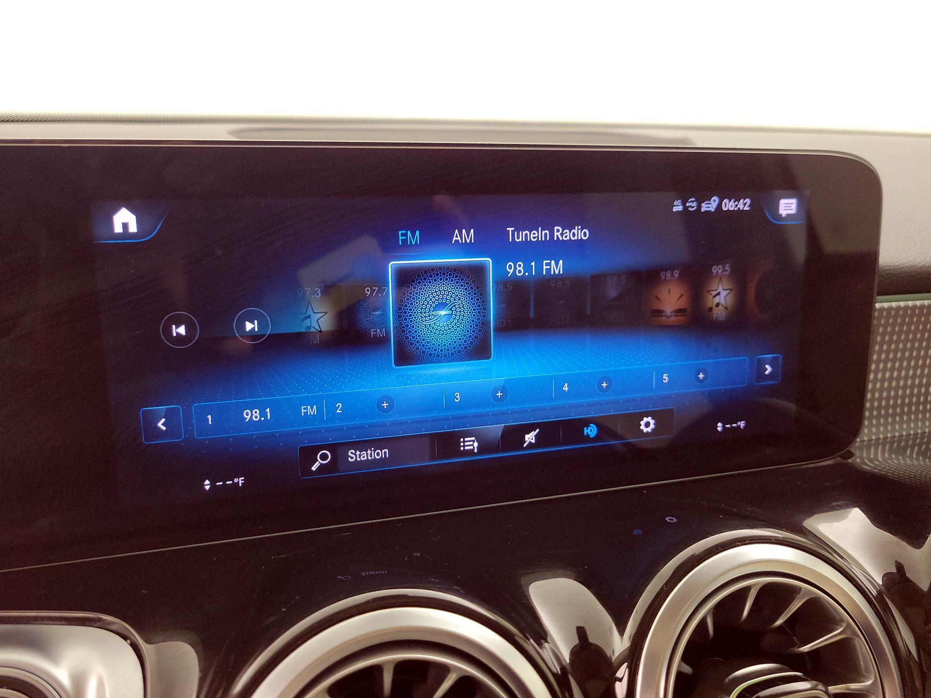 Thumbnail: 2022 Mercedes-Benz GLB - 15