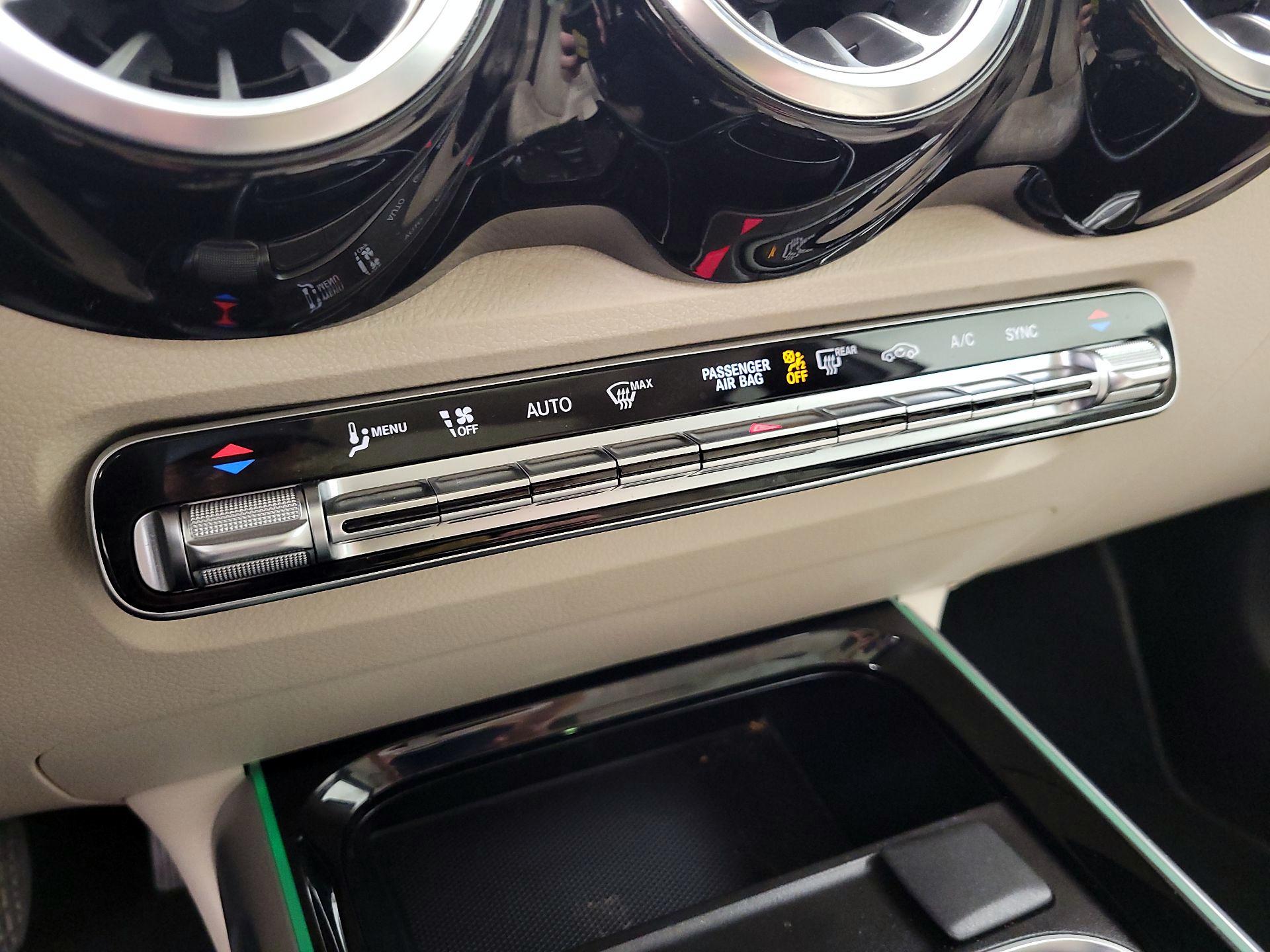 Thumbnail: 2022 Mercedes-Benz GLB - 16