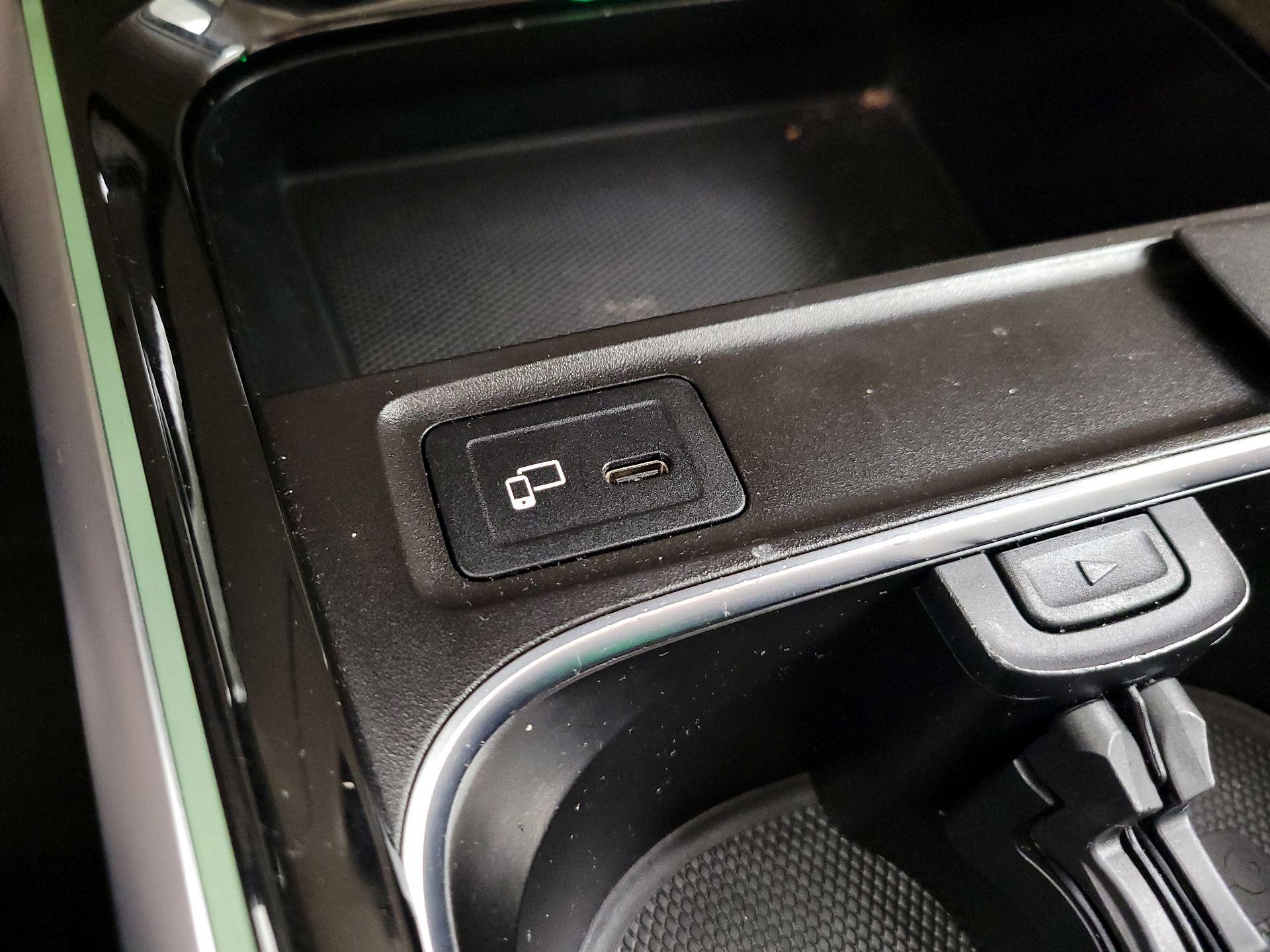 Thumbnail: 2022 Mercedes-Benz GLB - 18