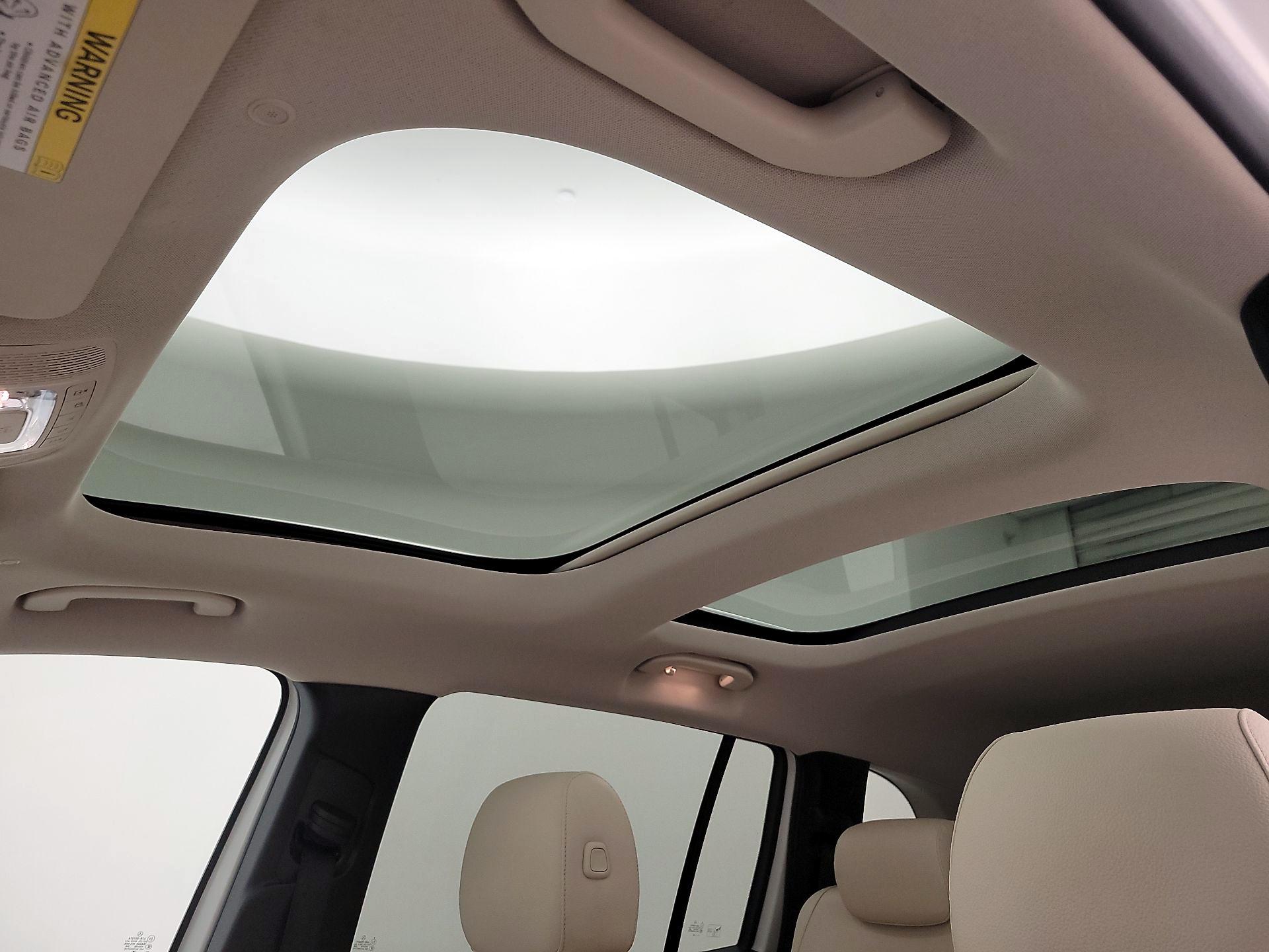 Thumbnail: 2022 Mercedes-Benz GLB - 19