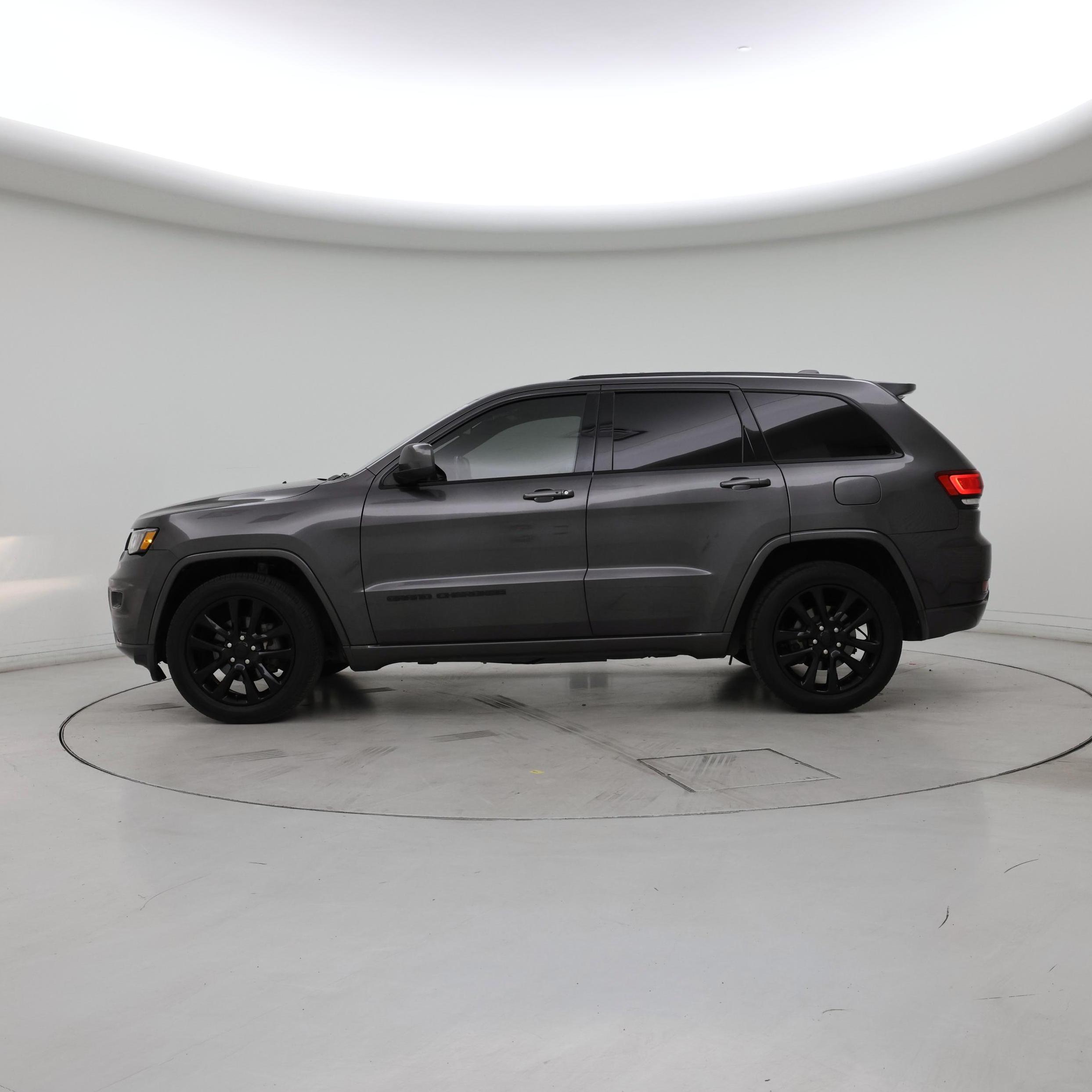 Thumbnail: 2020 Jeep Grand Cherokee - 3