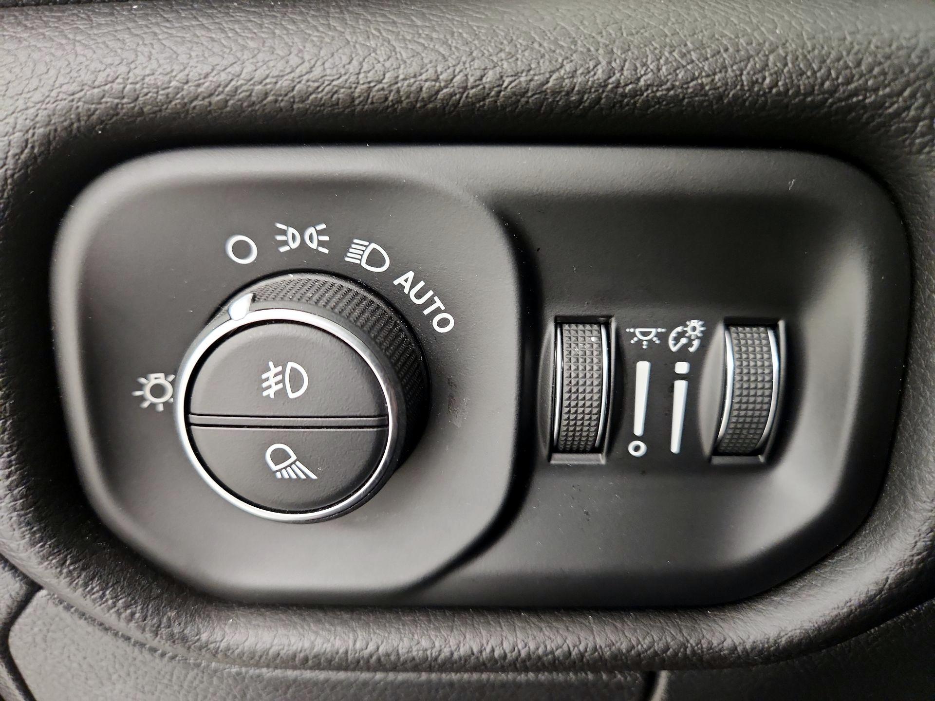 Thumbnail: 2025 RAM 1500 - 13