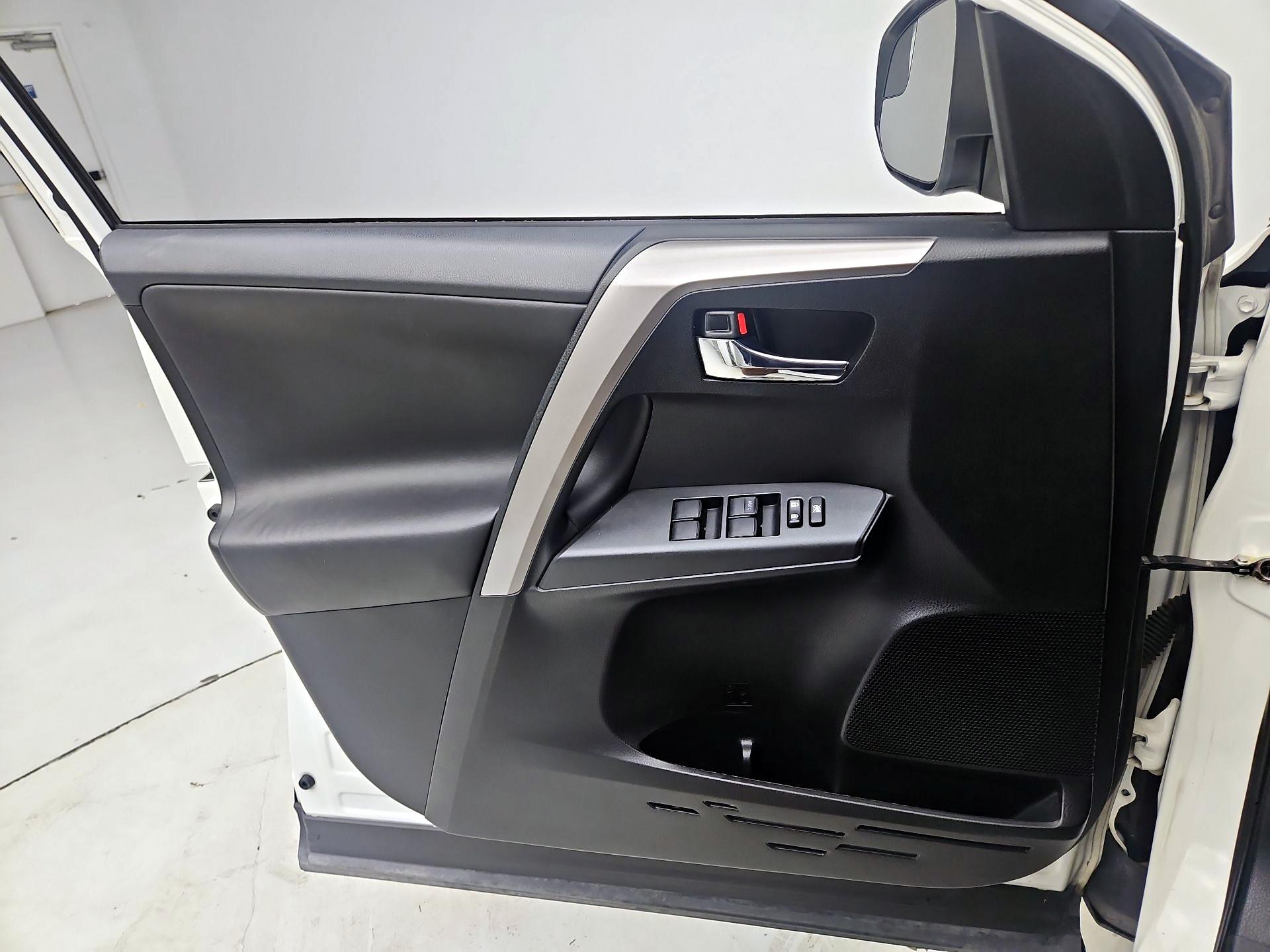 Thumbnail: 2017 Toyota RAV4 - 12