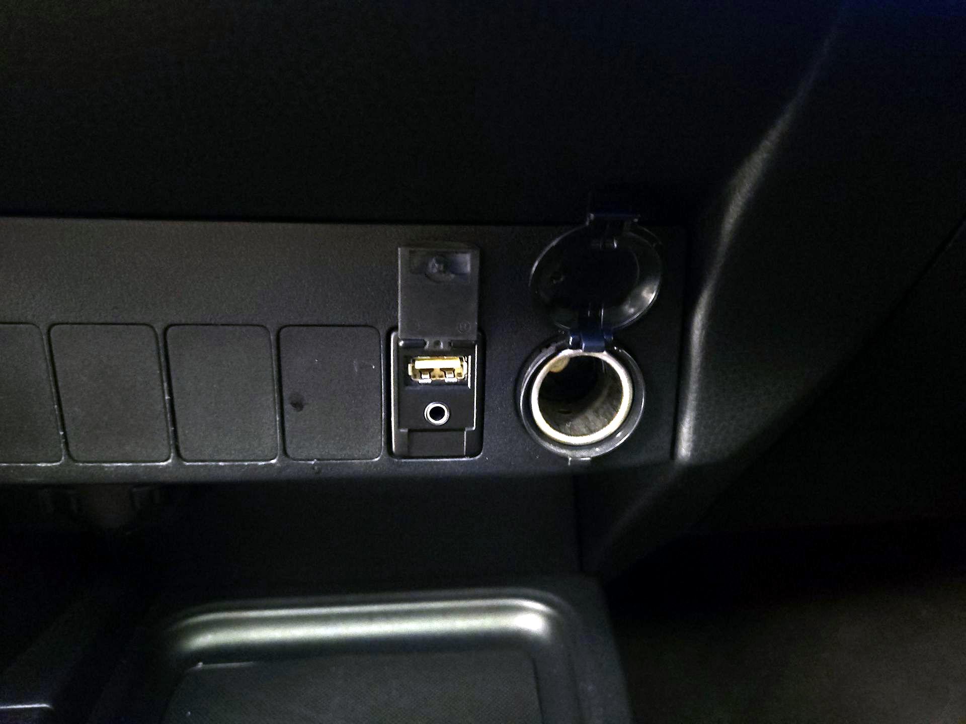 Thumbnail: 2017 Toyota RAV4 - 18