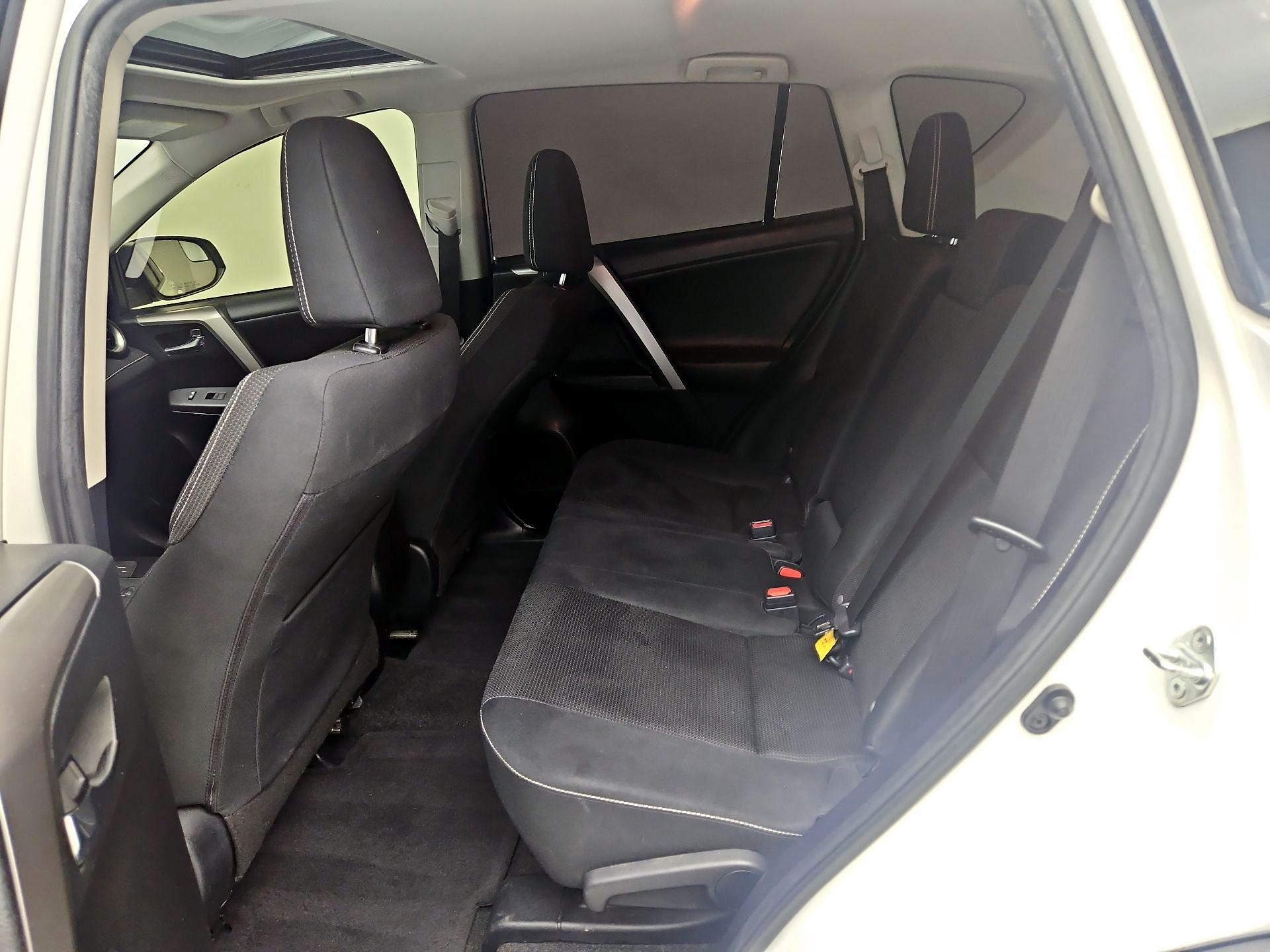 Thumbnail: 2017 Toyota RAV4 - 20