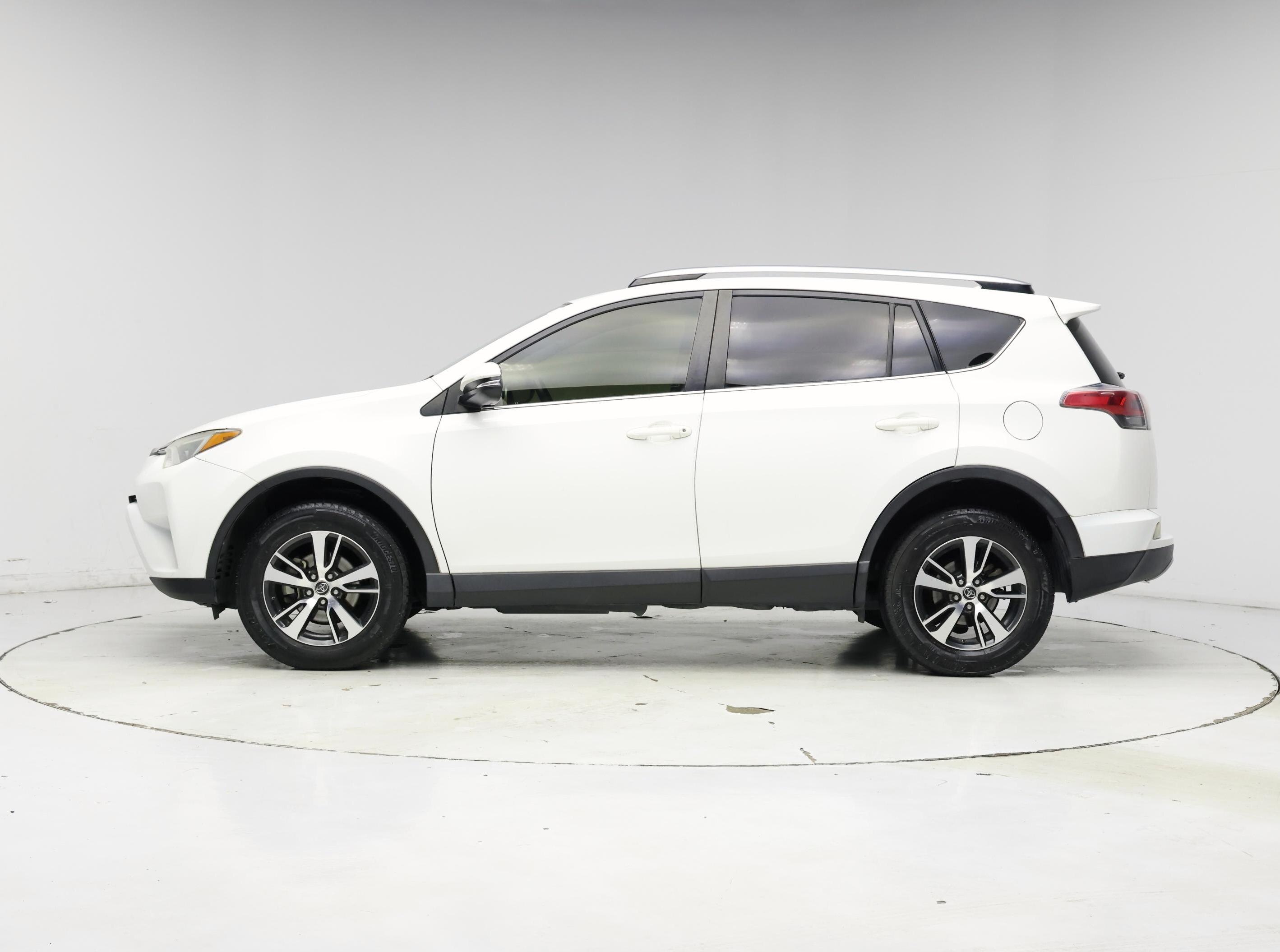 Thumbnail: 2017 Toyota RAV4 - 3