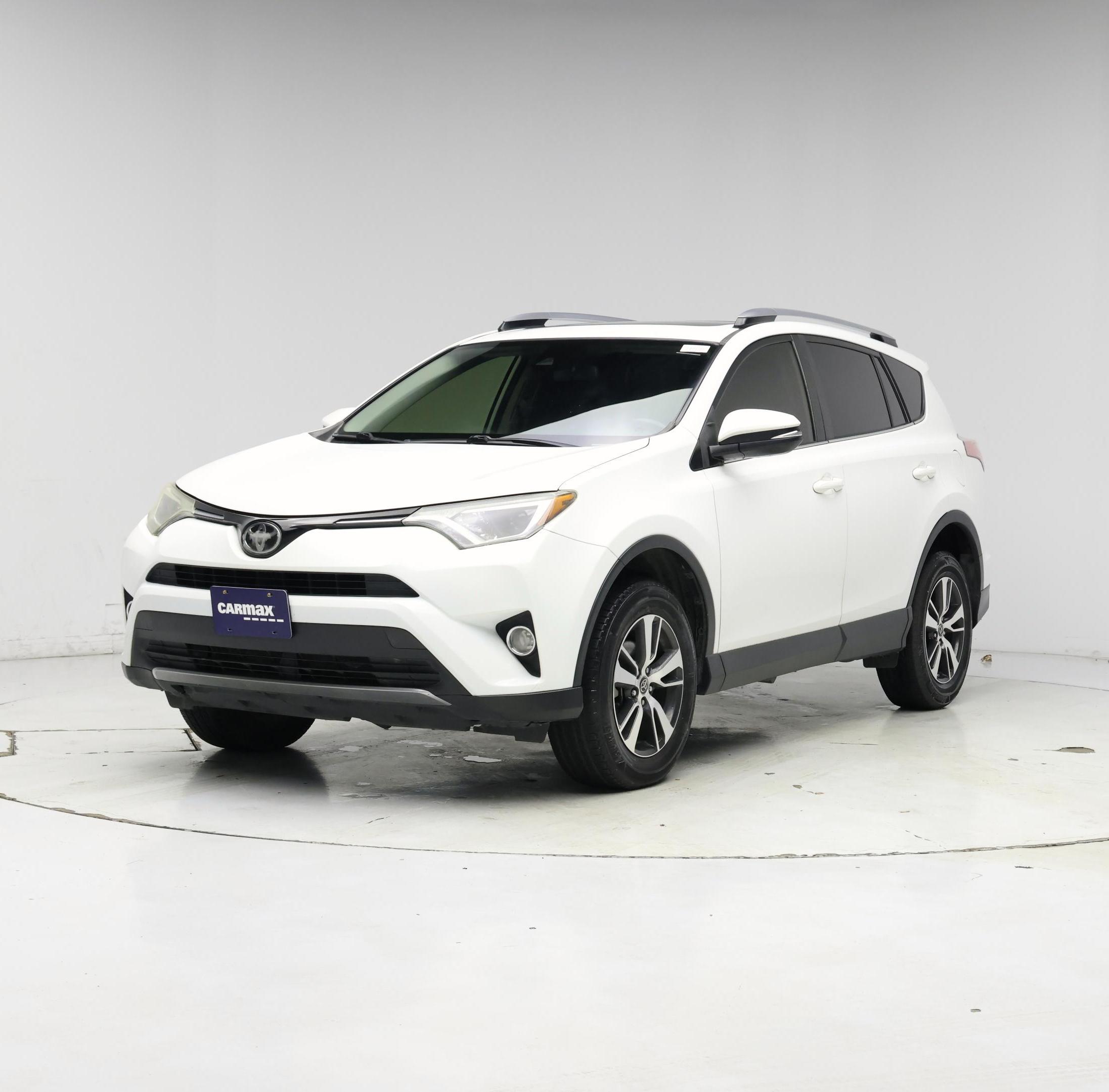 Thumbnail: 2017 Toyota RAV4 - 4
