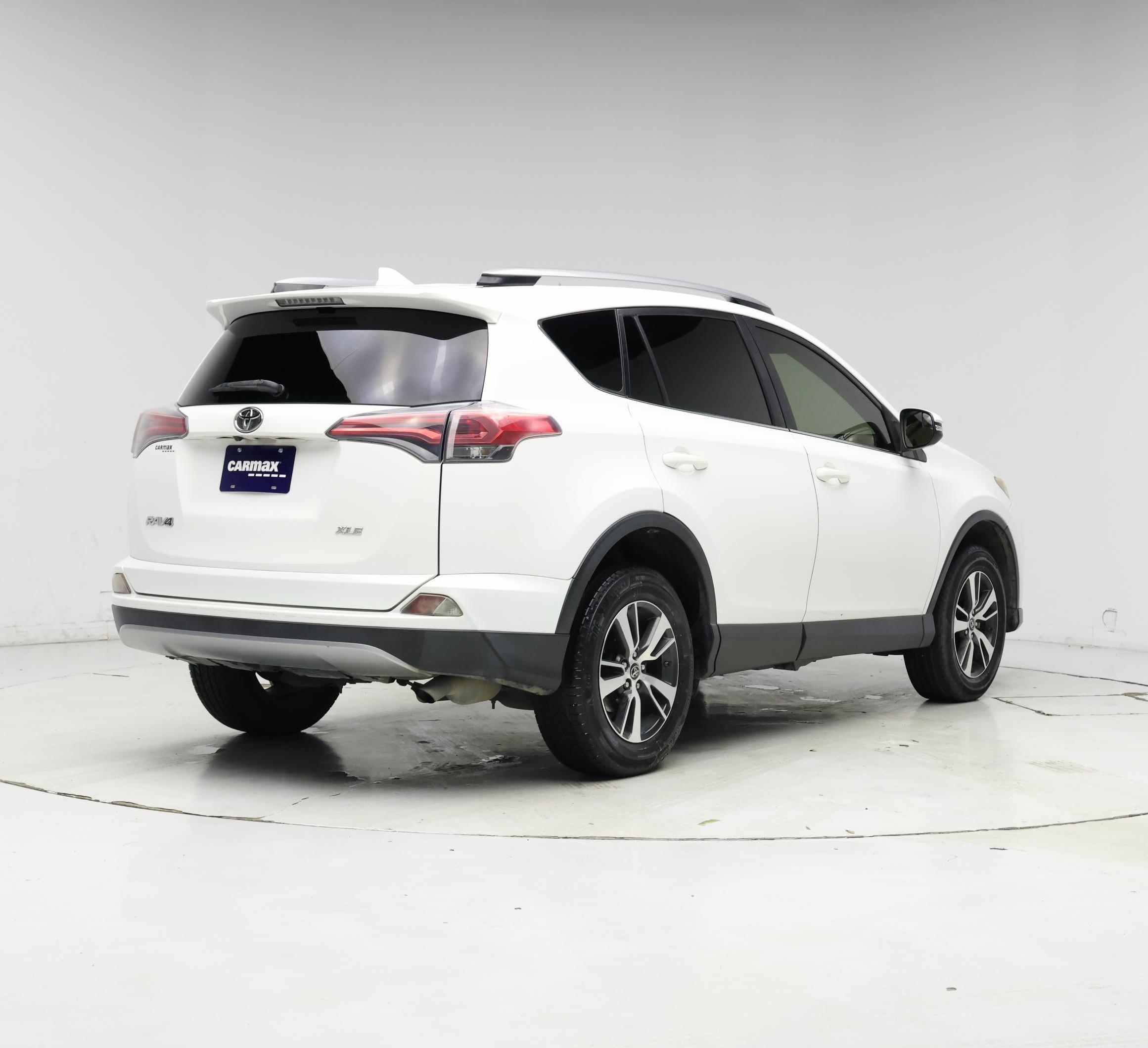 Thumbnail: 2017 Toyota RAV4 - 8